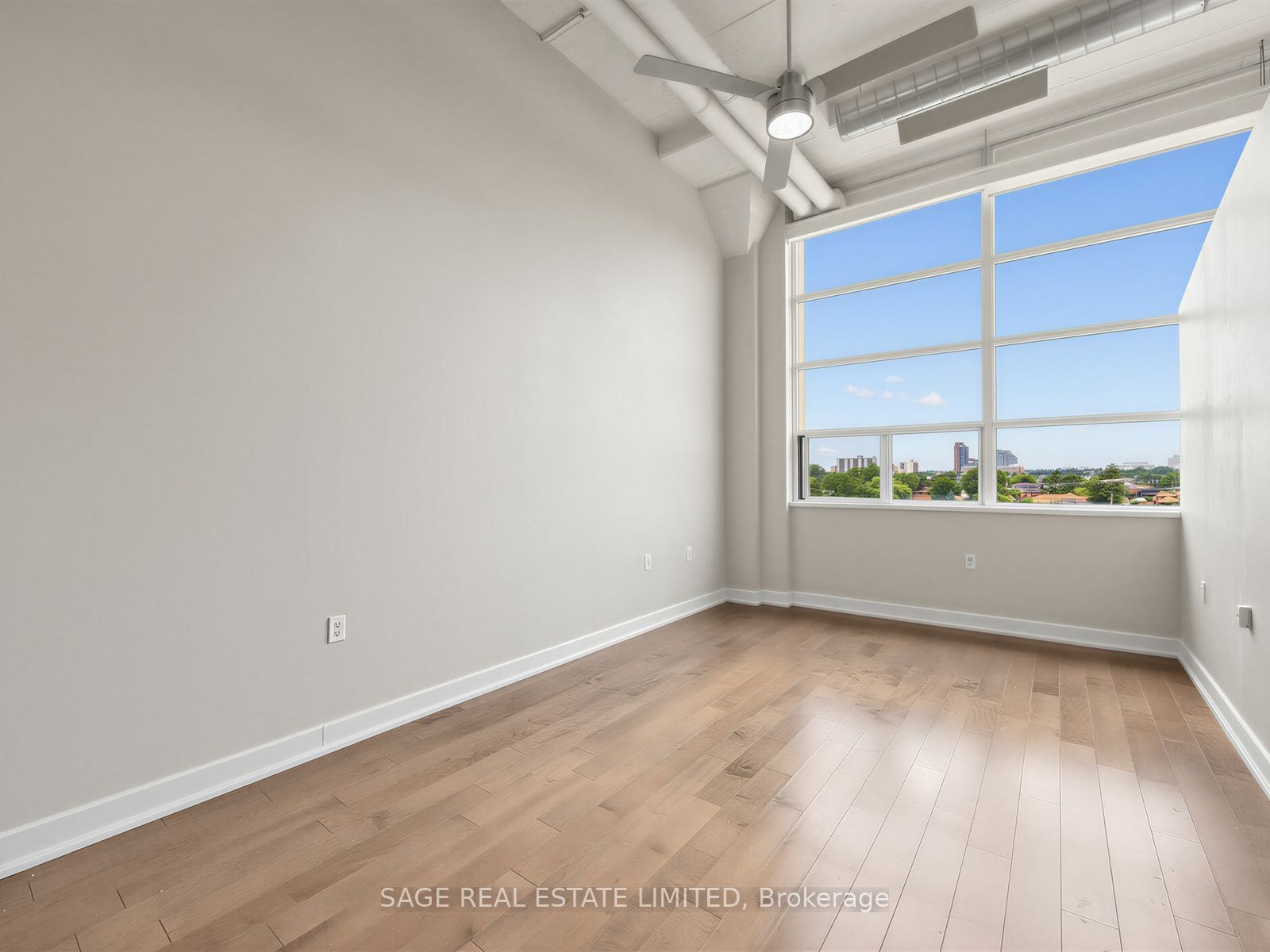 1001 Roselawn Avenue 424, Toronto, ON M6B 4M4 photo 4