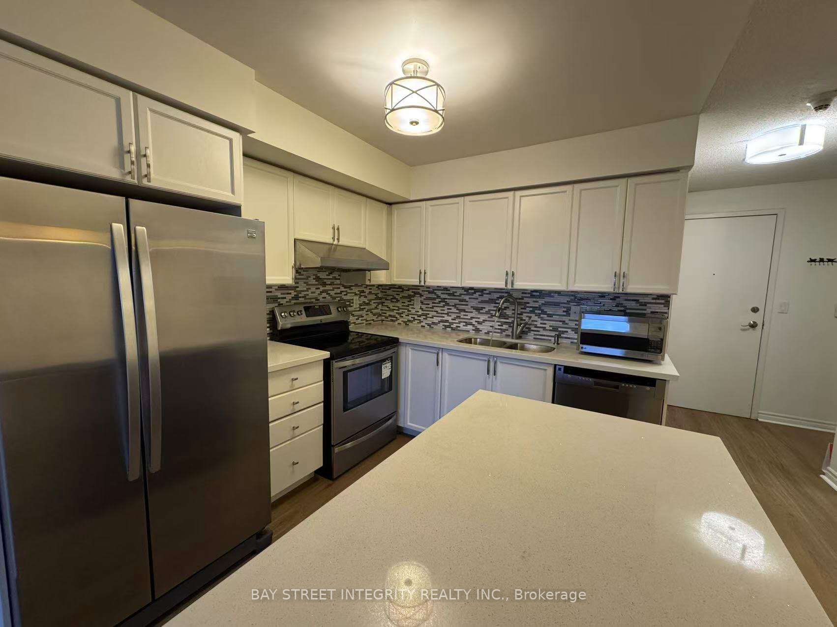 3888 Duke Of York Boulevard 2328, Mississauga, ON L5B 4P5 photo 3