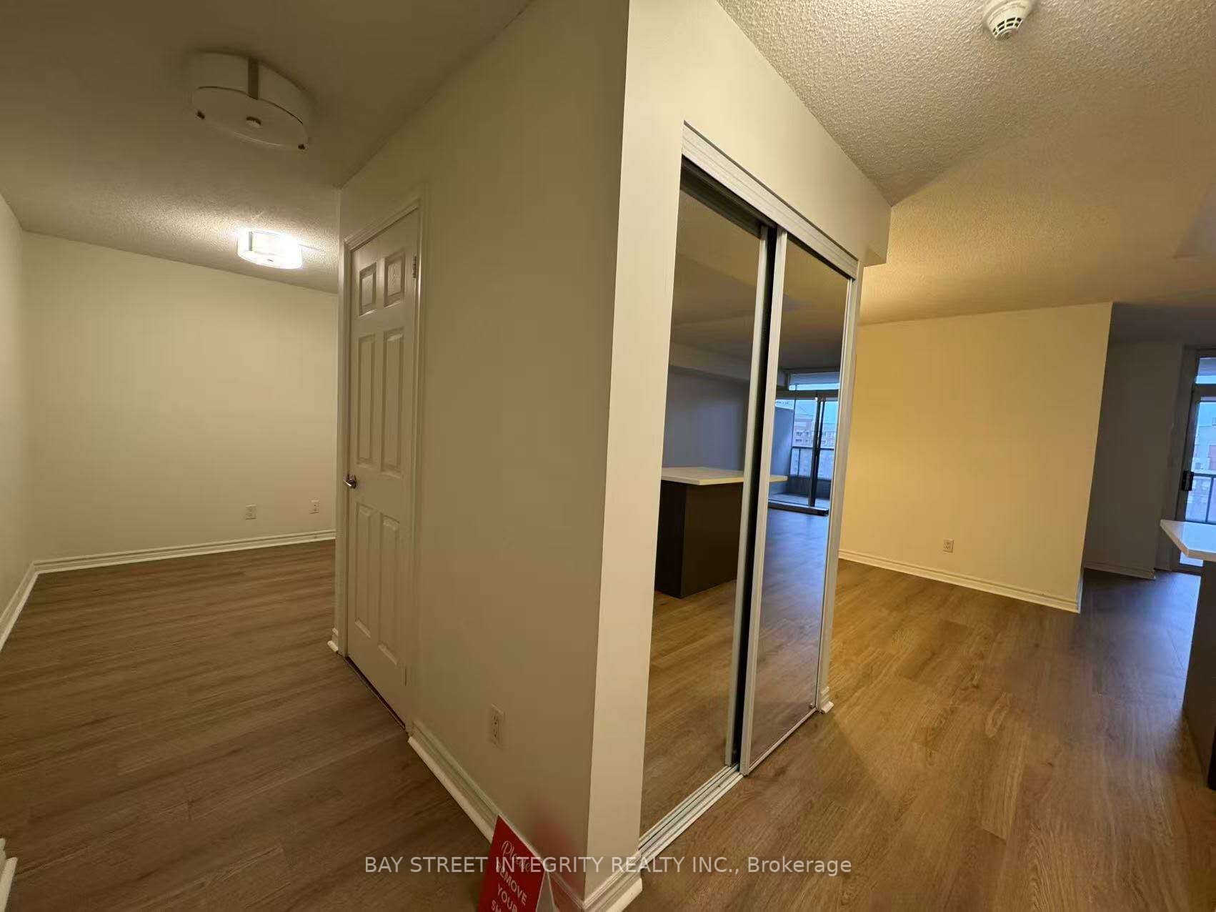3888 Duke Of York Boulevard 2328, Mississauga, ON L5B 4P5 photo 4