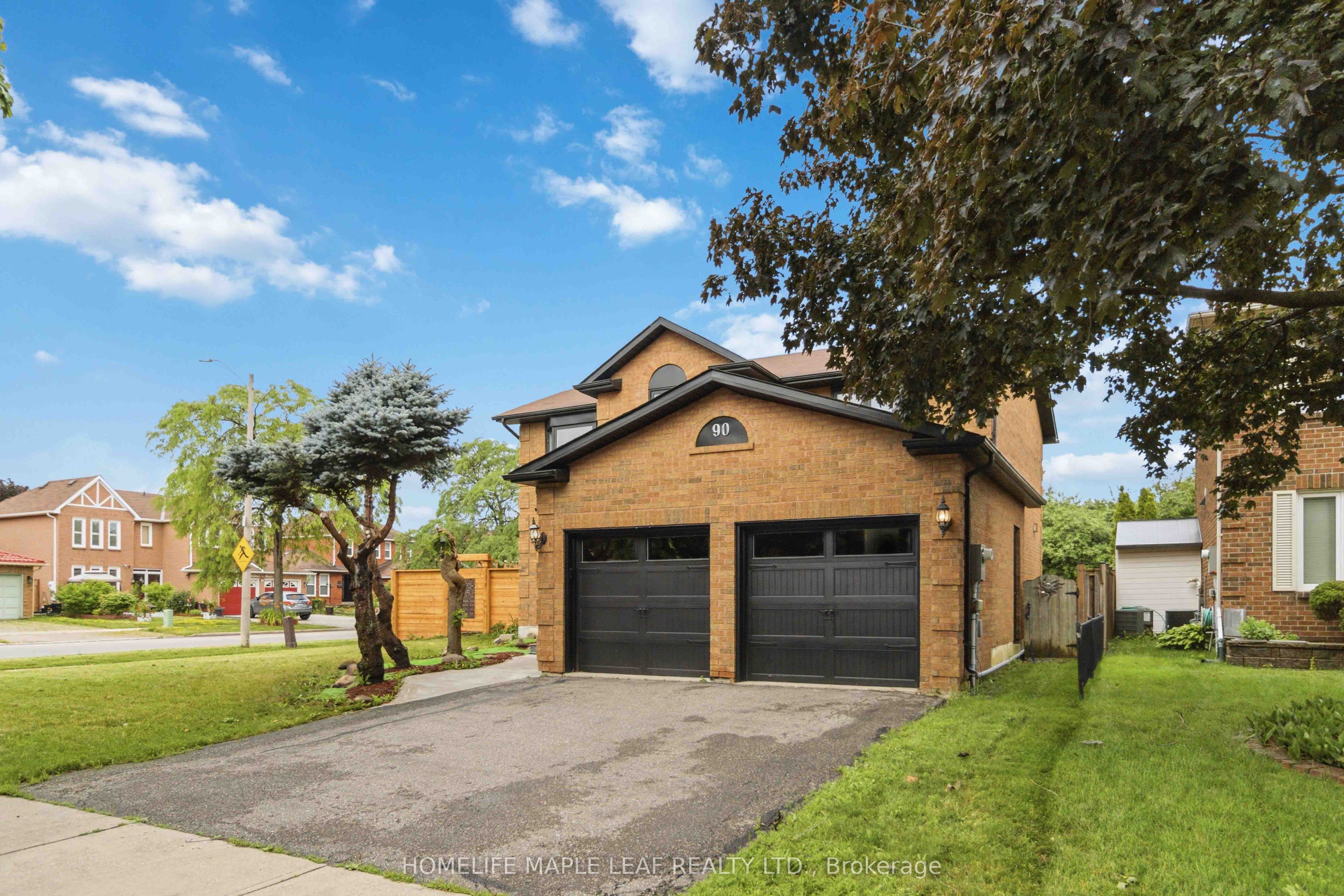 90 Burgby Avenue, Brampton, ON L6X 3A4 photo 2