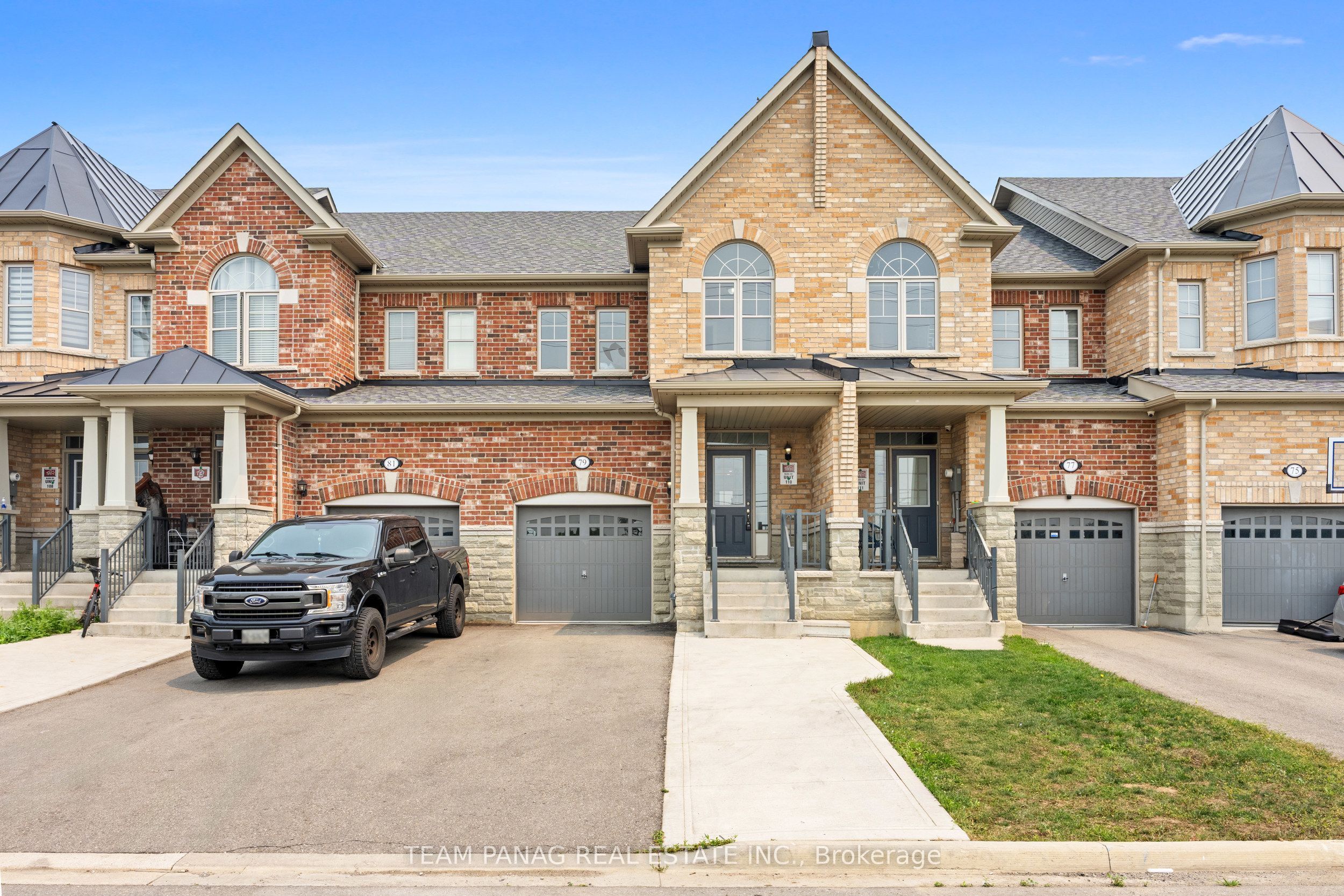 79 Finegan Circle, Brampton, ON L7A 4Z8 photo 2