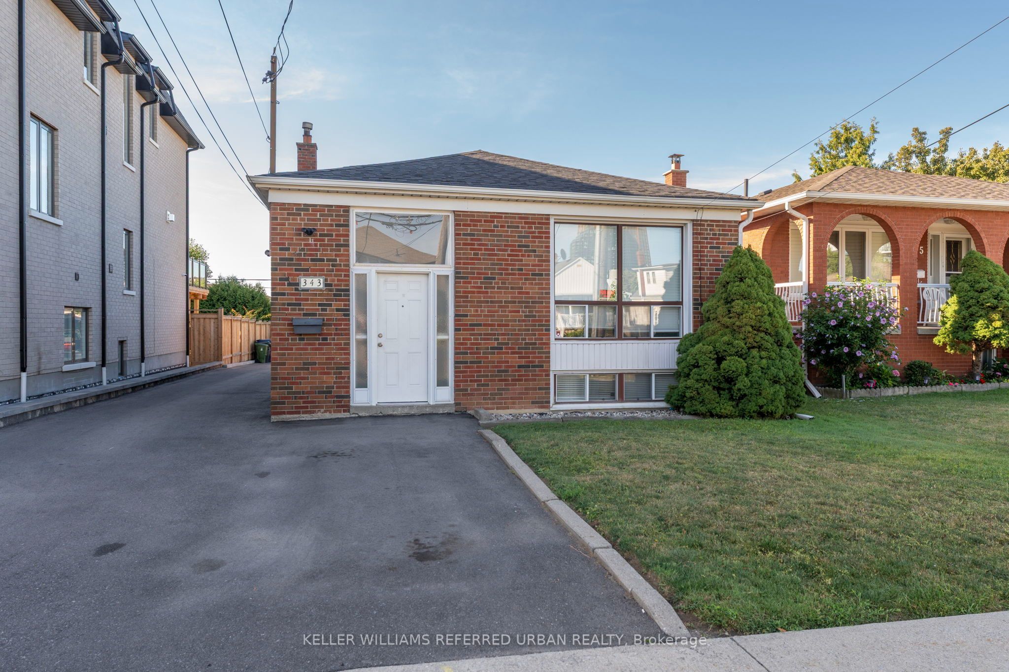 343 Ranee Avenue Lower, Toronto, ON M6A 1N9 photo 2