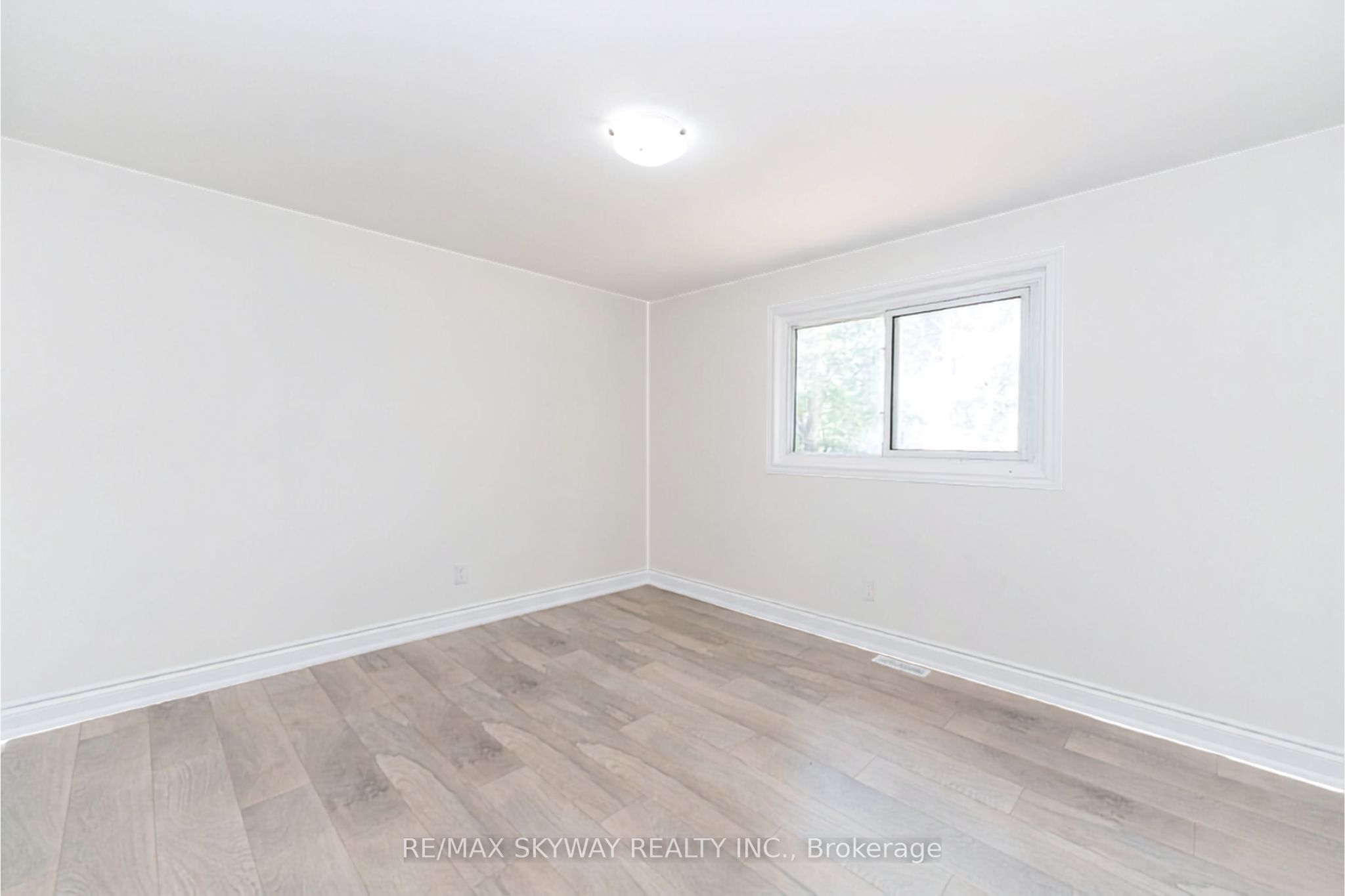457 Woodward Avenue N, Milton, ON L9T 3B7 photo 2