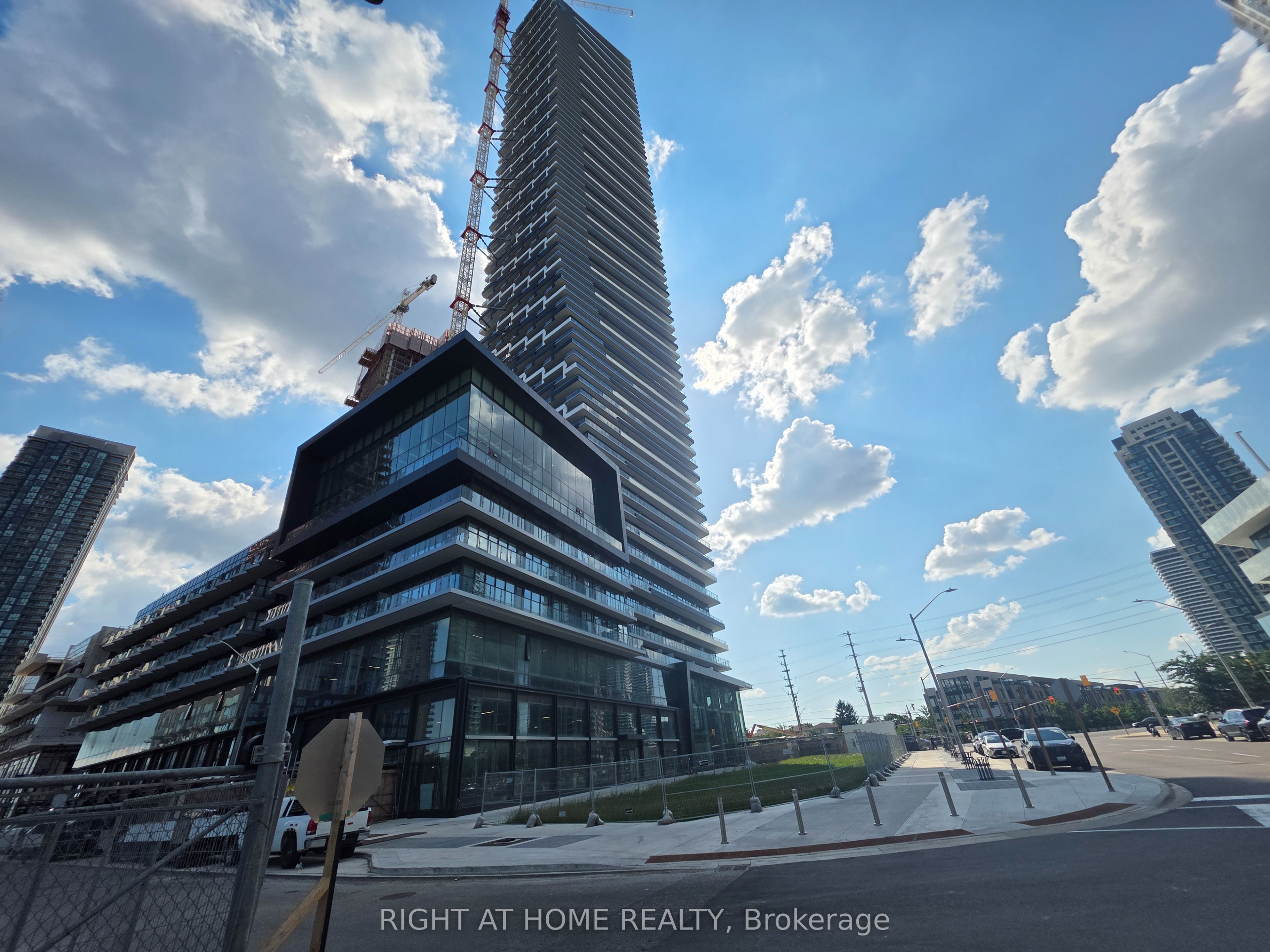 448 Burnhamthorpe Road W 2908, Mississauga, ON L5B 0R4