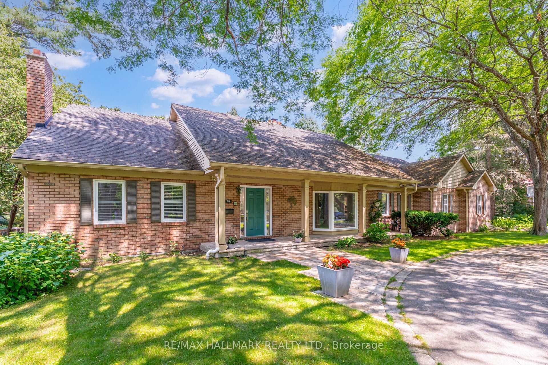 75 Arbour Drive, Oakville, ON L6J 4Y6