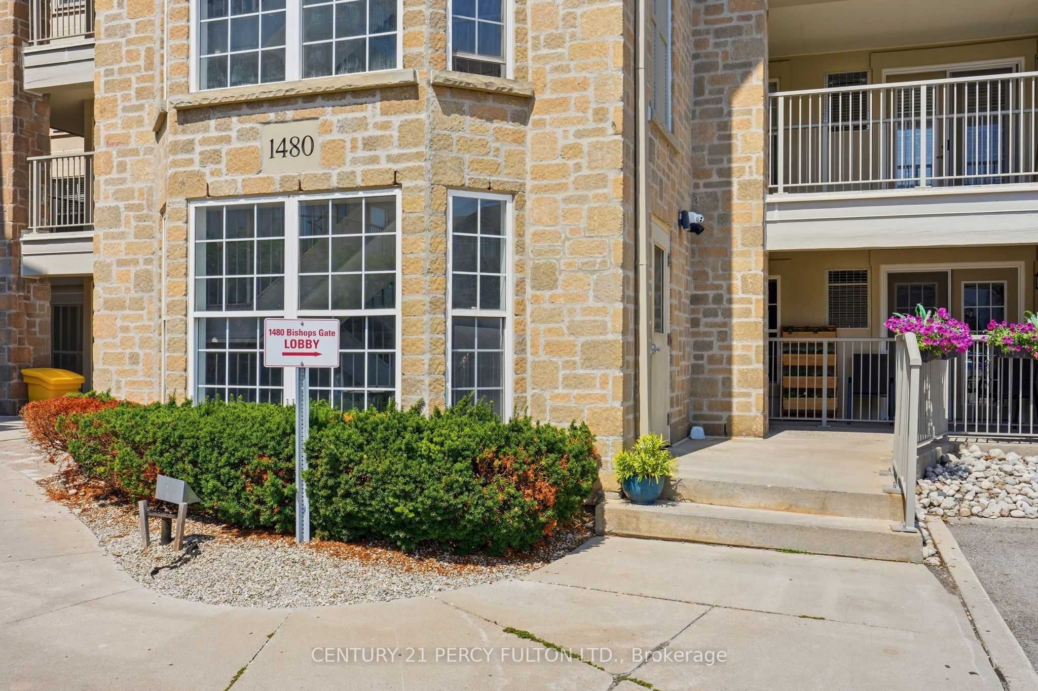 1480 Bishops Gate 203, Oakville, ON L6M 4N4 photo 2