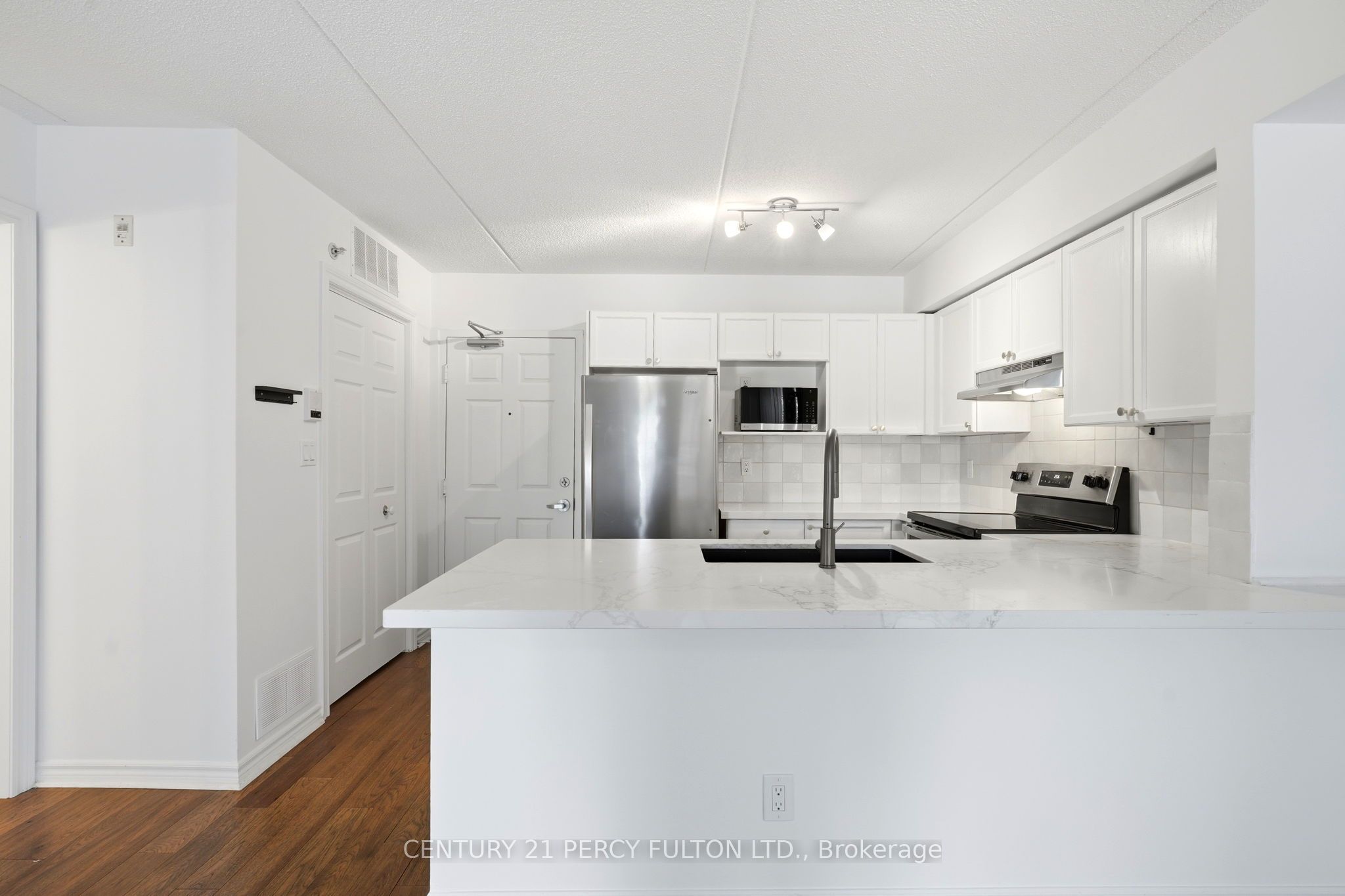 1480 Bishops Gate 203, Oakville, ON L6M 4N4 photo 4