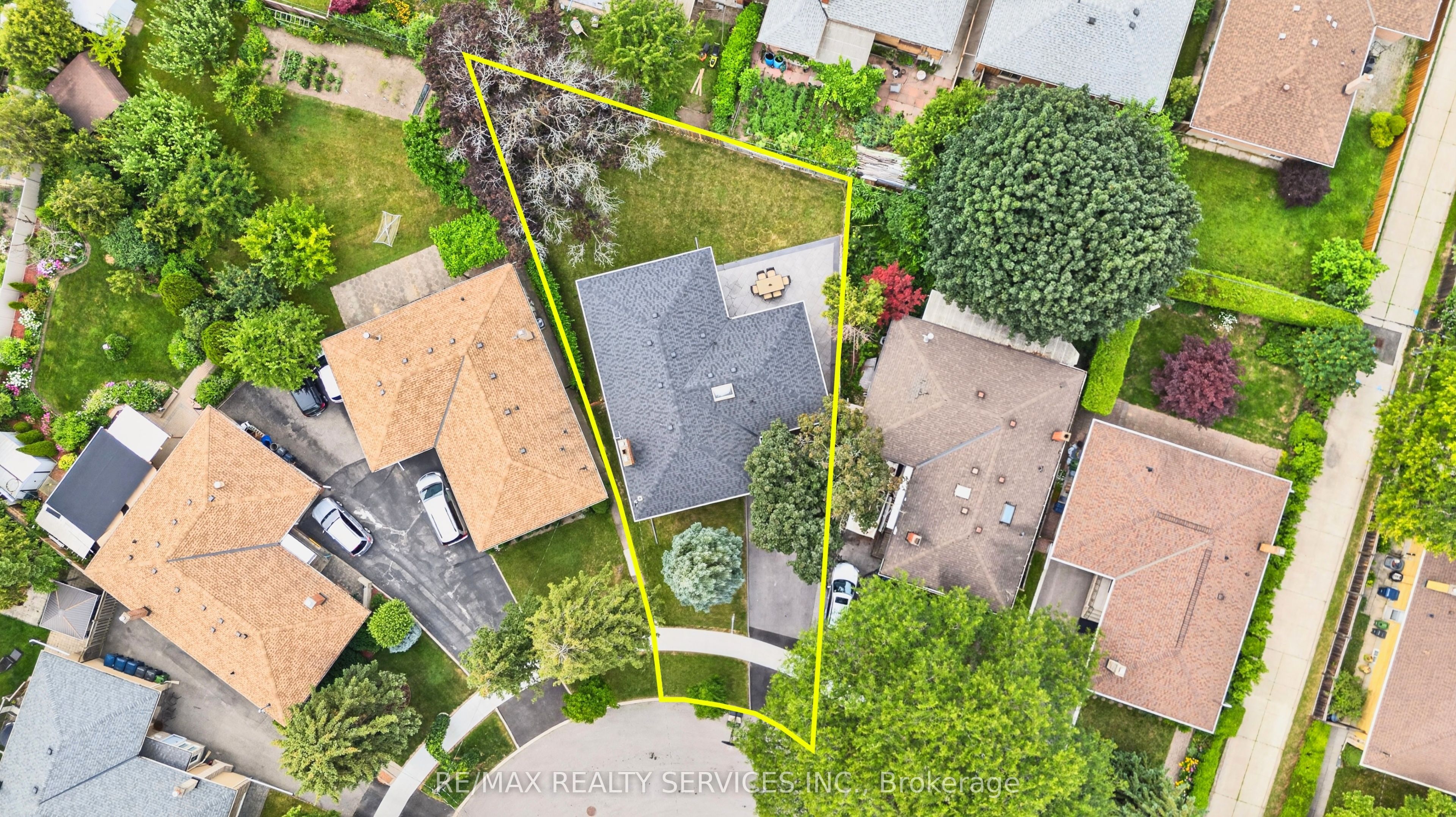 18 Spencely Court, Toronto, ON M9P 1N5 photo 2