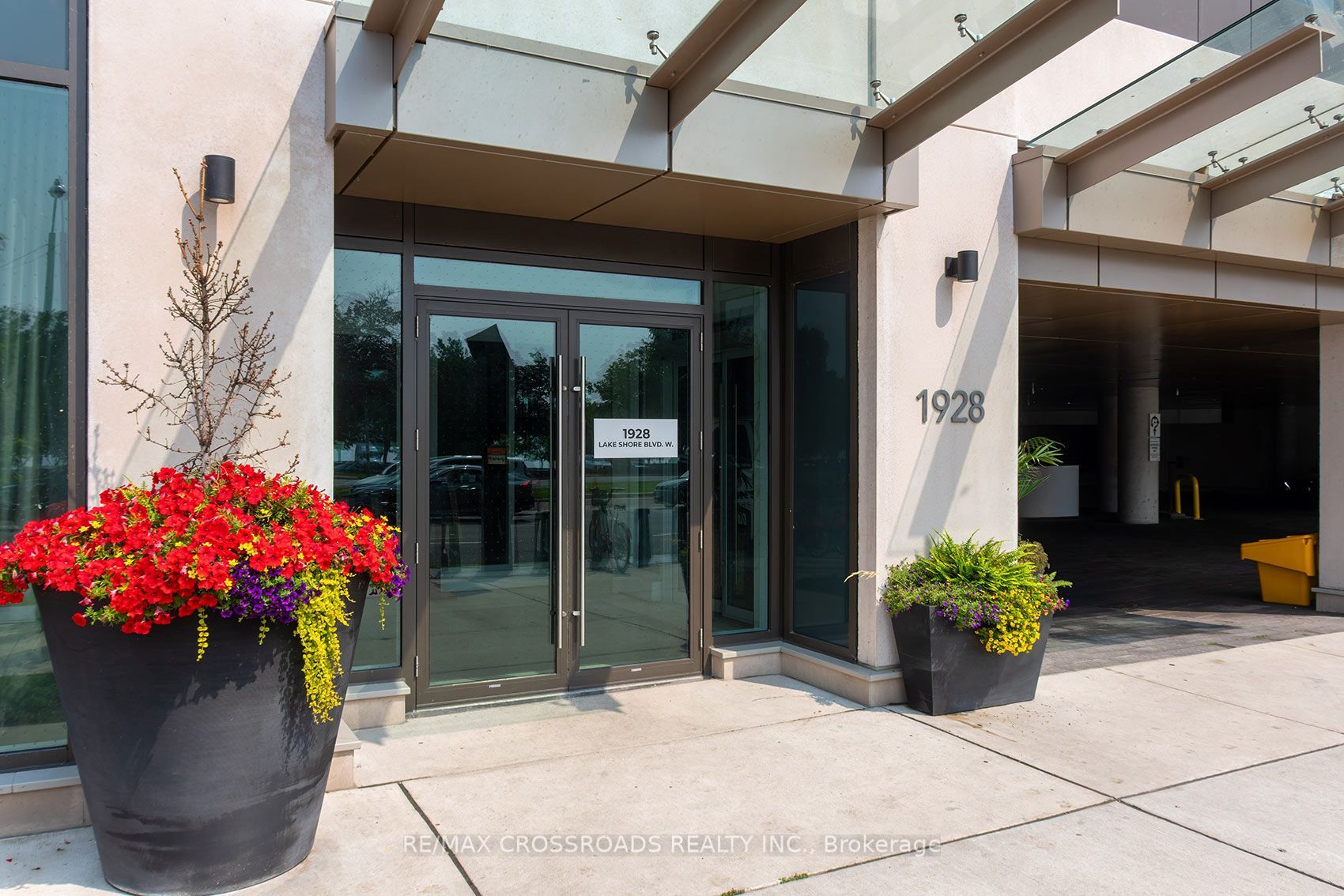 1928 Lake Shore Boulevard 2109, Toronto, ON M6S 0B1 photo 2
