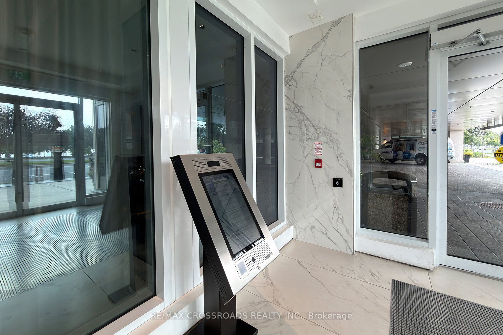 1928 Lake Shore Boulevard 2109, Toronto, ON M6S 0B1 photo 3