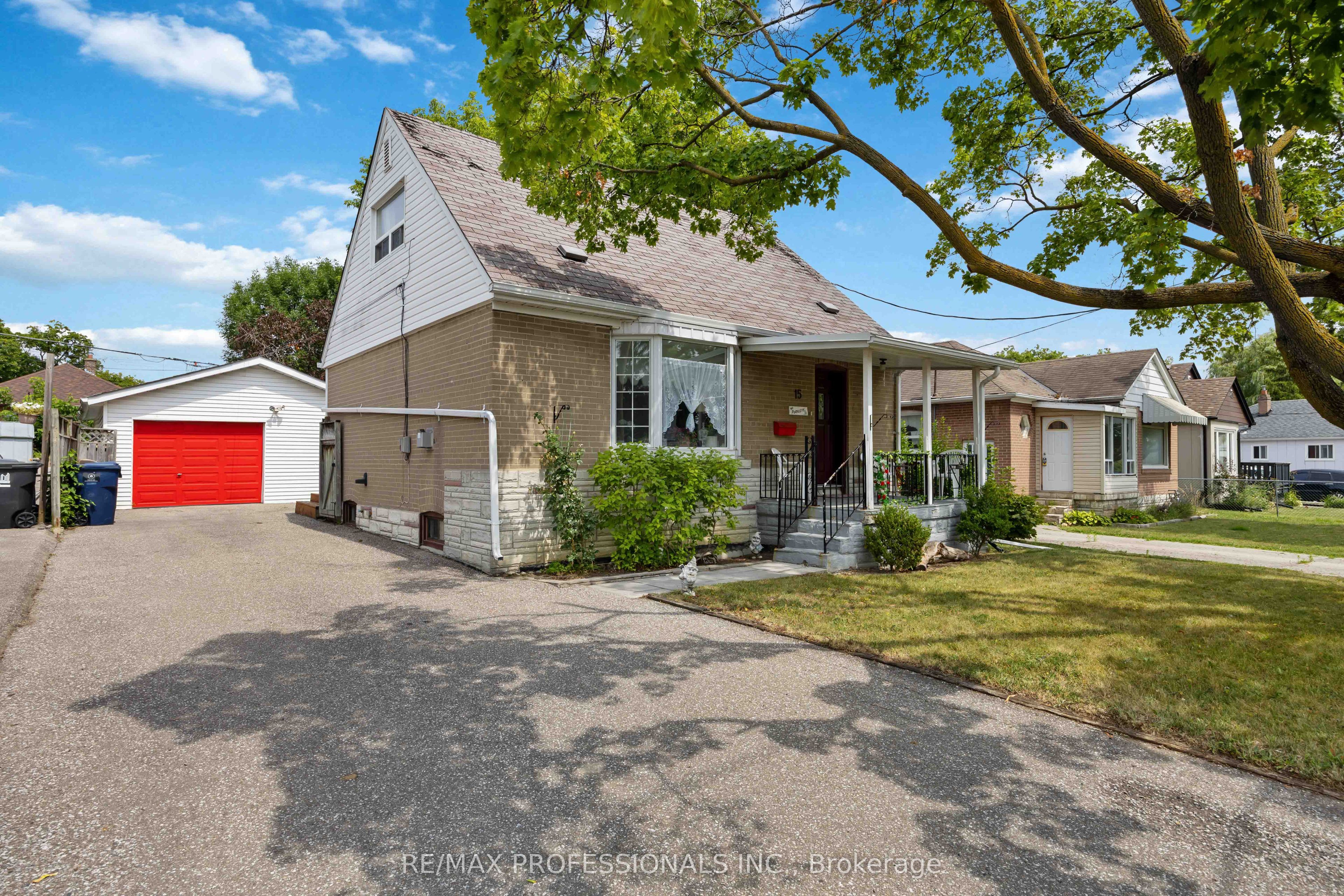 15 Huntsmoor Road, Toronto, ON M9W 3R4