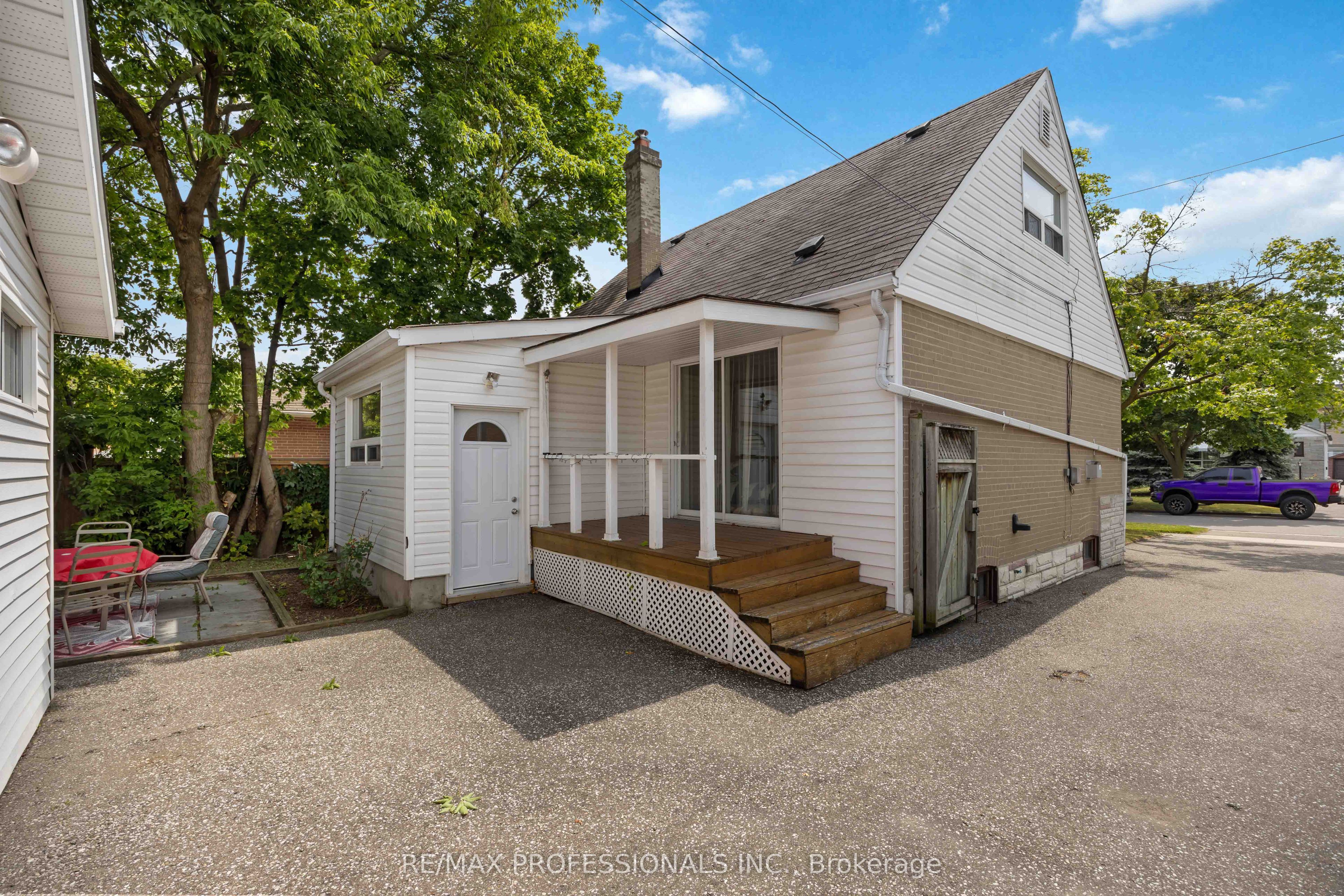 15 Huntsmoor Road, Toronto, ON M9W 3R4 photo 2