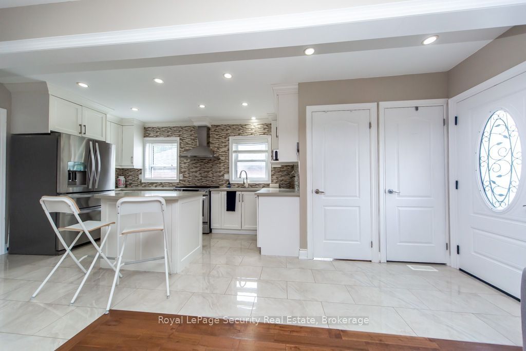 569 McRoberts Avenue, Toronto, ON M6E 4R5 photo 4