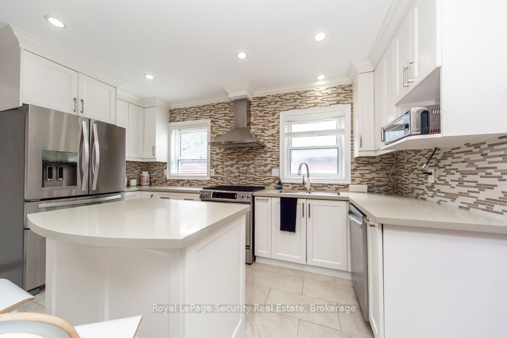 569 McRoberts Avenue, Toronto, ON M6E 4R5 photo 5