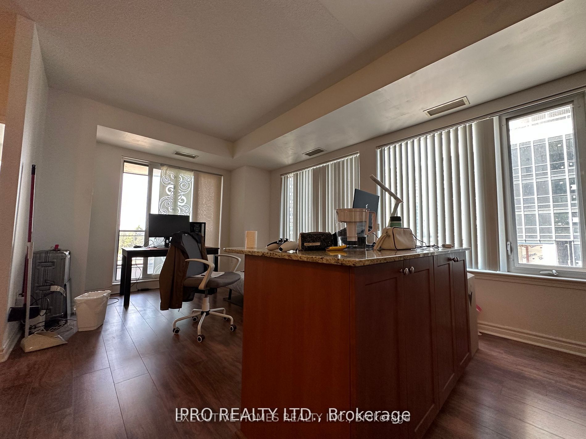 385 Prince Of Wales Drive 423, Mississauga, ON L5B 0C6 photo 3