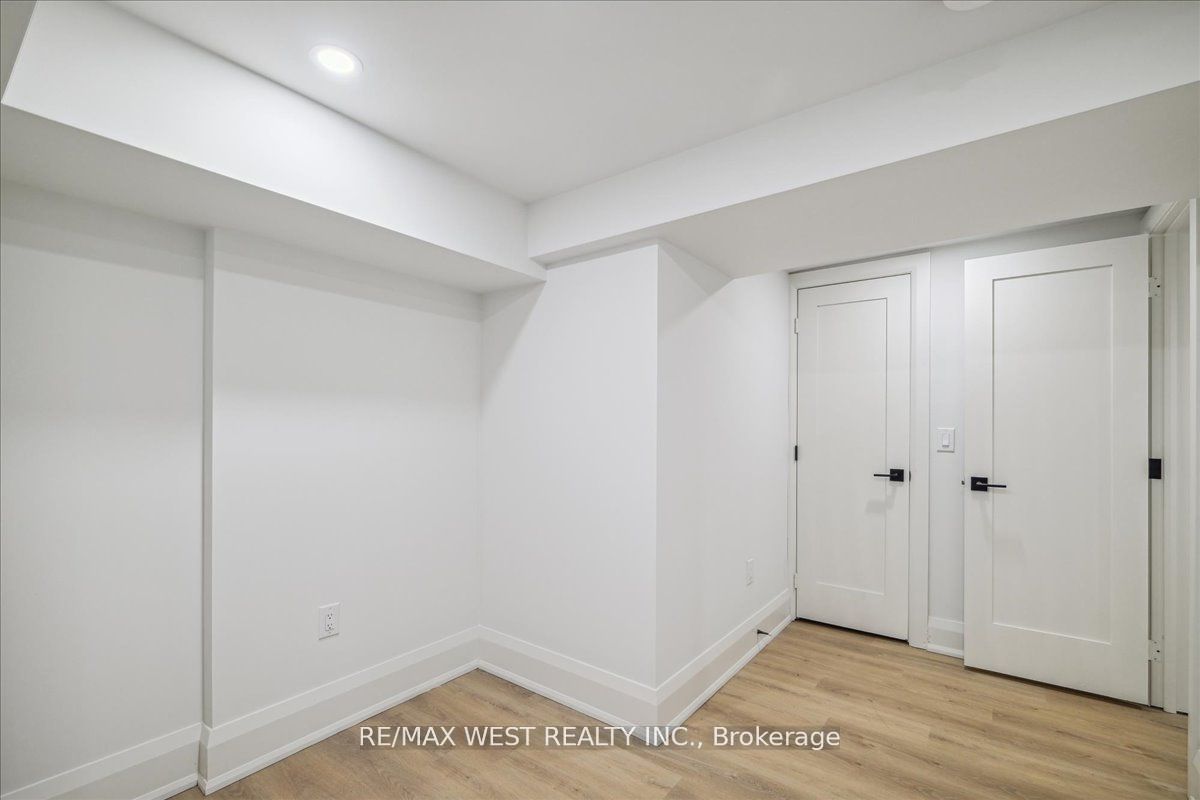 202 Perth Avenue Lower, Toronto, ON M6P 3K8 photo 4