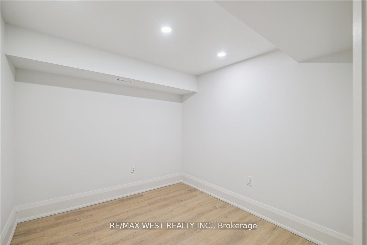 202 Perth Avenue Lower, Toronto, ON M6P 3K8 photo 5