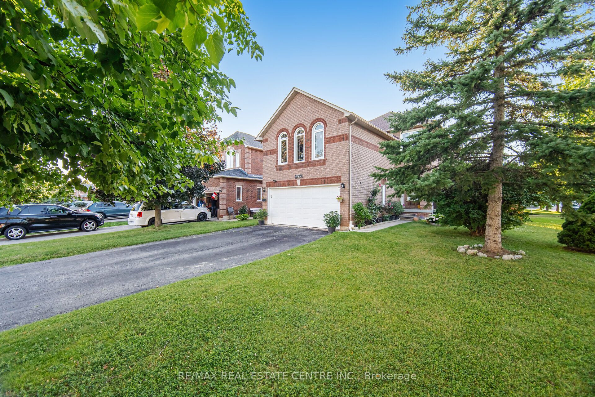 3725 Althorpe Circle, Mississauga, ON L5N 7G5 photo 2