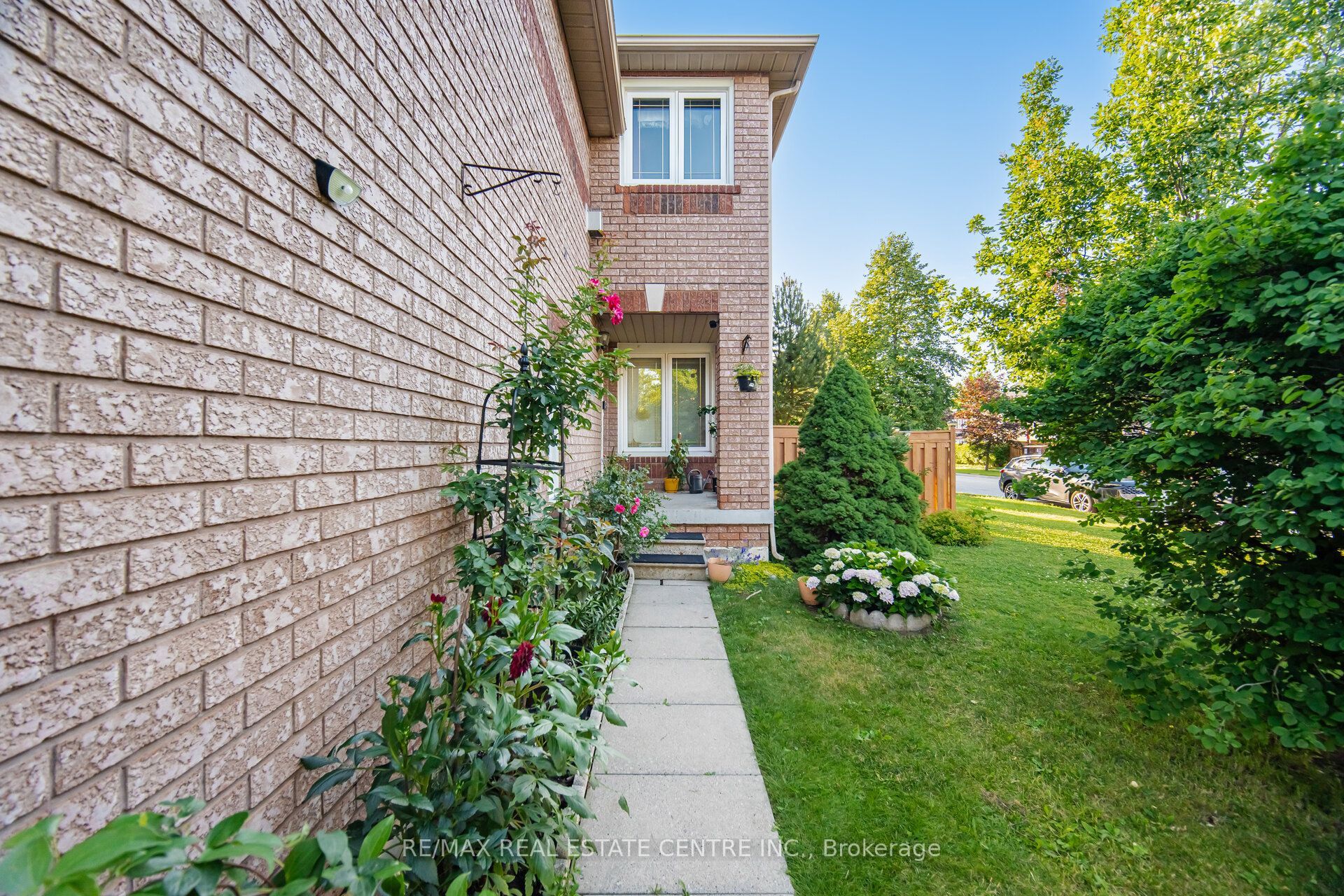 3725 Althorpe Circle, Mississauga, ON L5N 7G5 photo 4