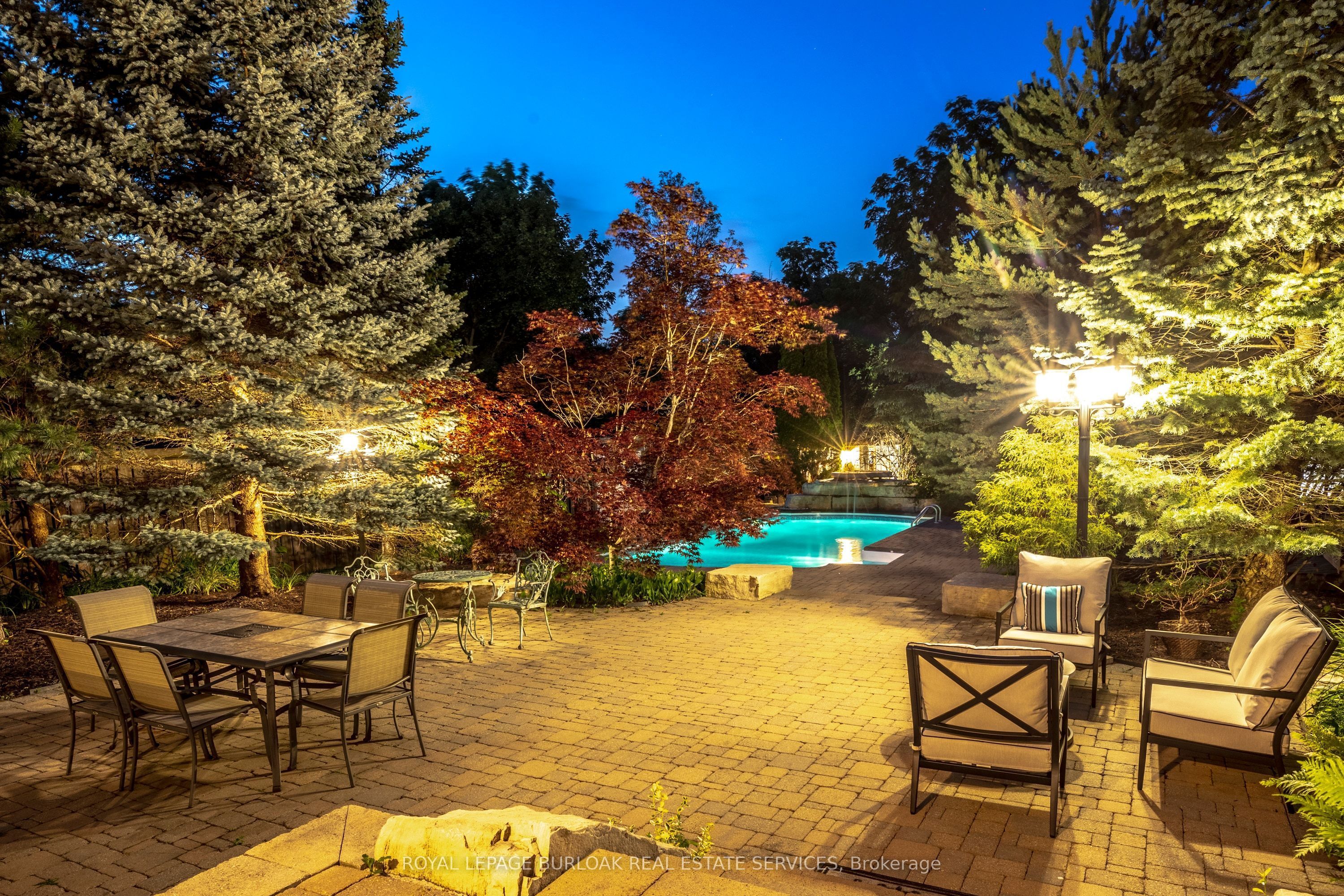215 Burloak Drive, Oakville, ON L6L 6T6