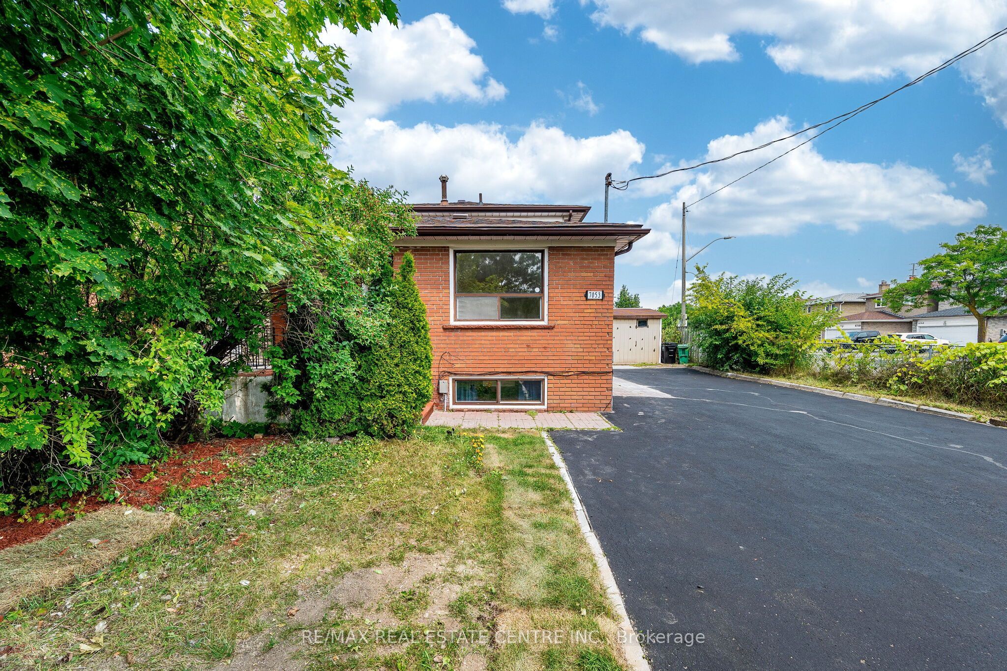 7053 Harwick Drive, Mississauga, ON L4T 3A3 photo 2