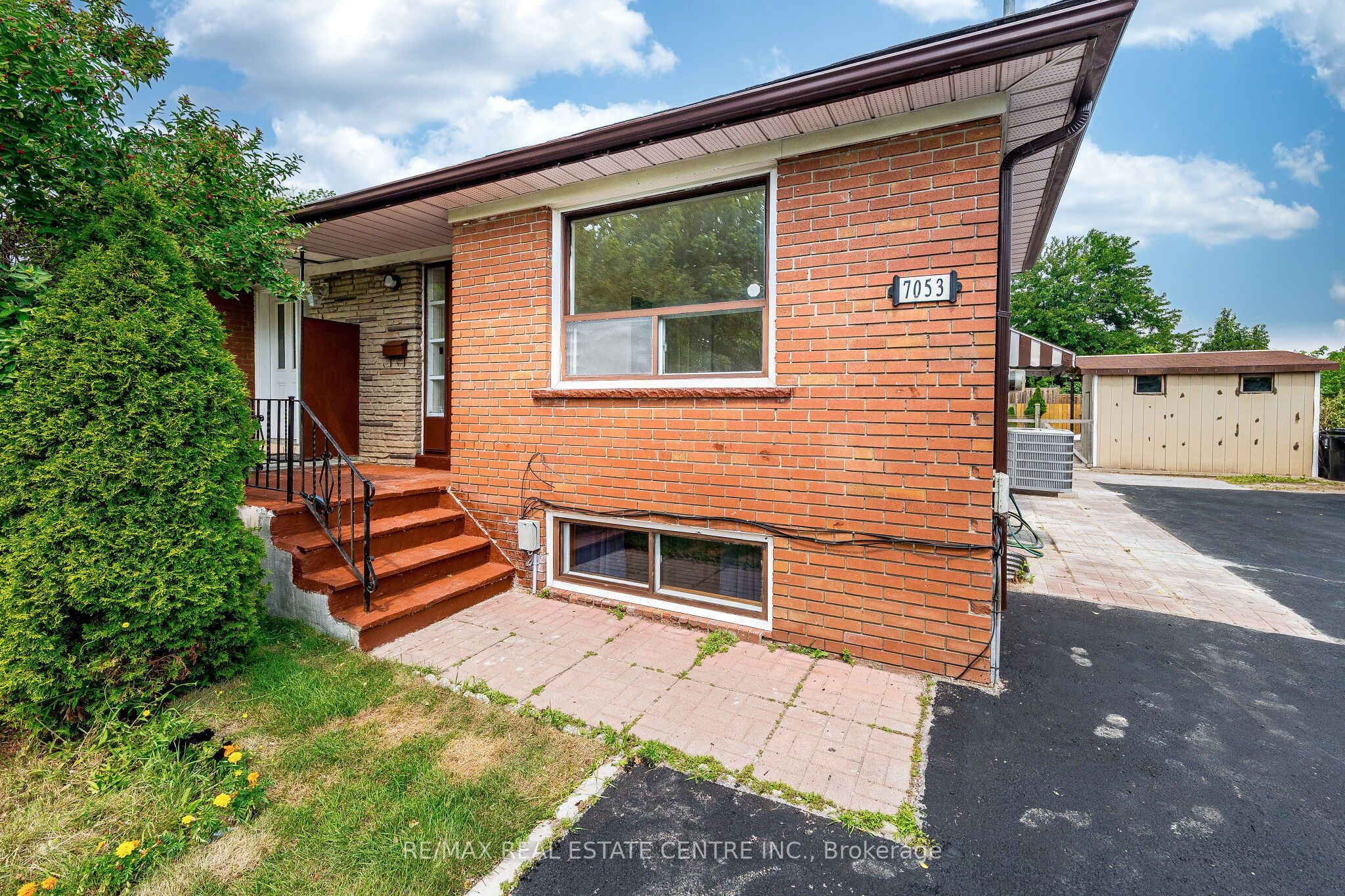 7053 Harwick Drive, Mississauga, ON L4T 3A3 photo 3