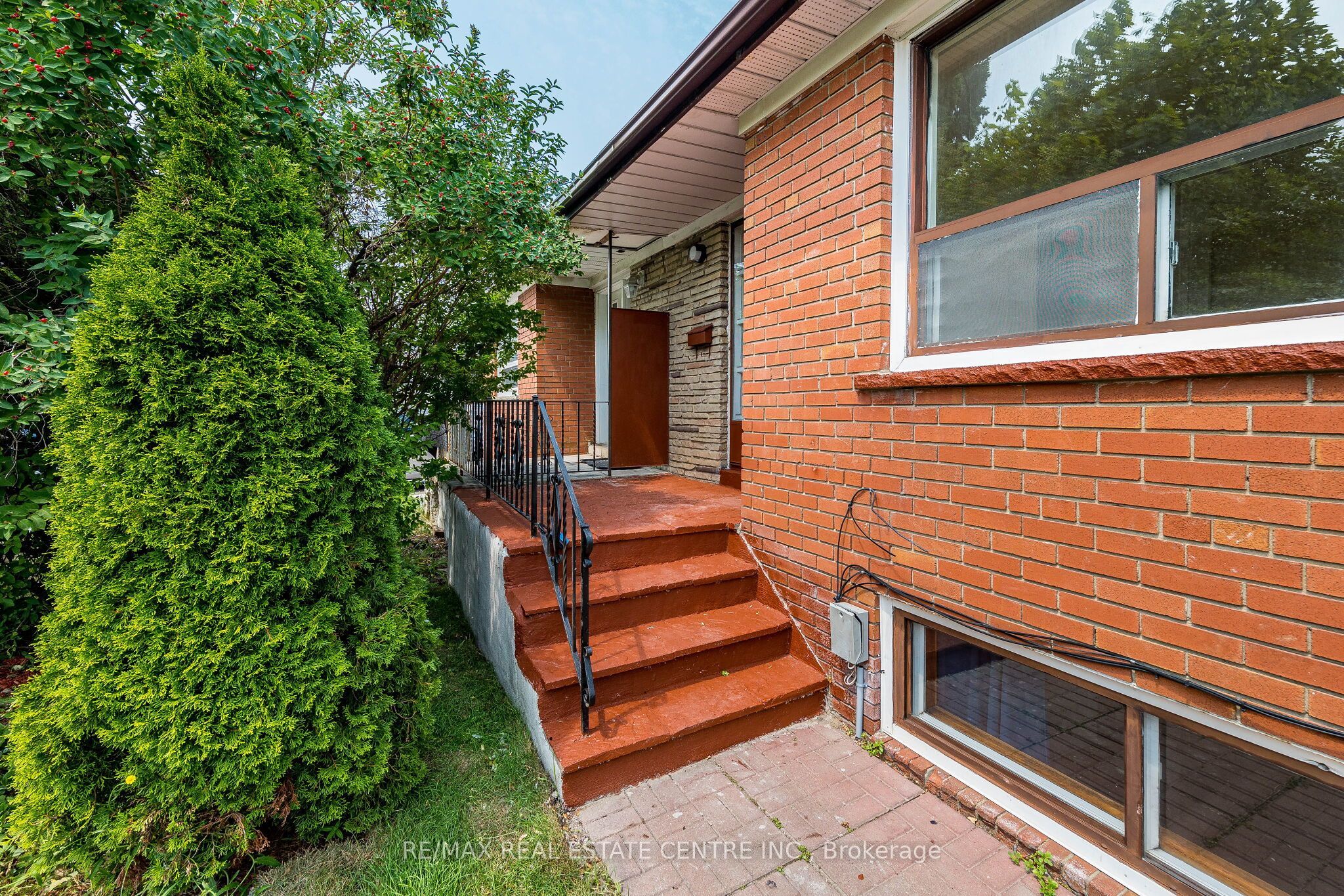 7053 Harwick Drive, Mississauga, ON L4T 3A3 photo 4