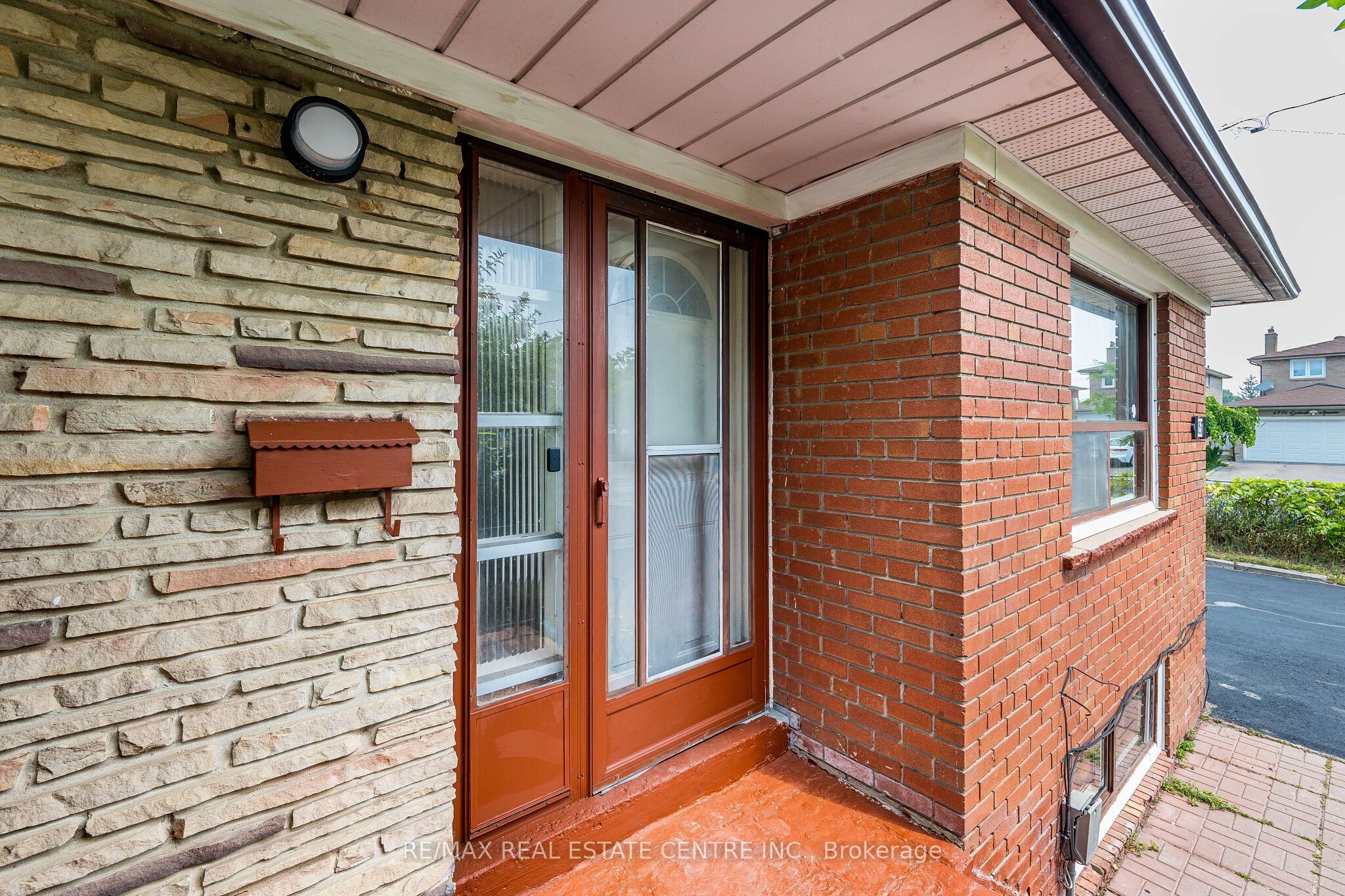 7053 Harwick Drive, Mississauga, ON L4T 3A3 photo 5