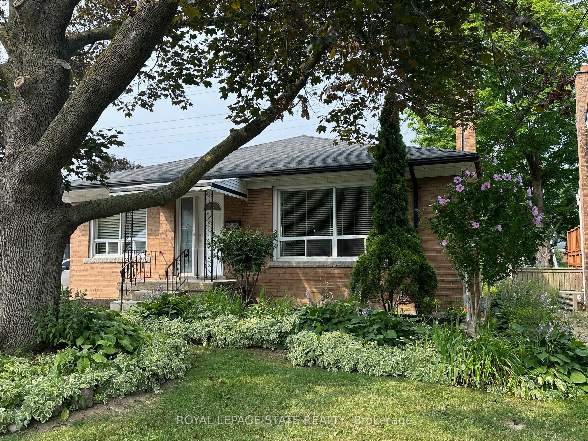 20 Lloyd Manor Road, Toronto, ON M9B 5H6