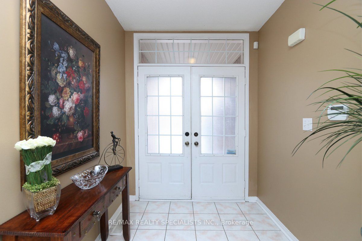 5817 QUESTMAN Hollow, Mississauga, ON L5M 6N8 photo 3