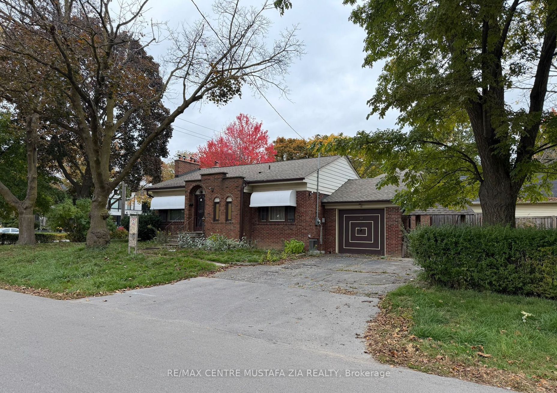 40 Ovida Avenue, Toronto, ON M9B 1E1