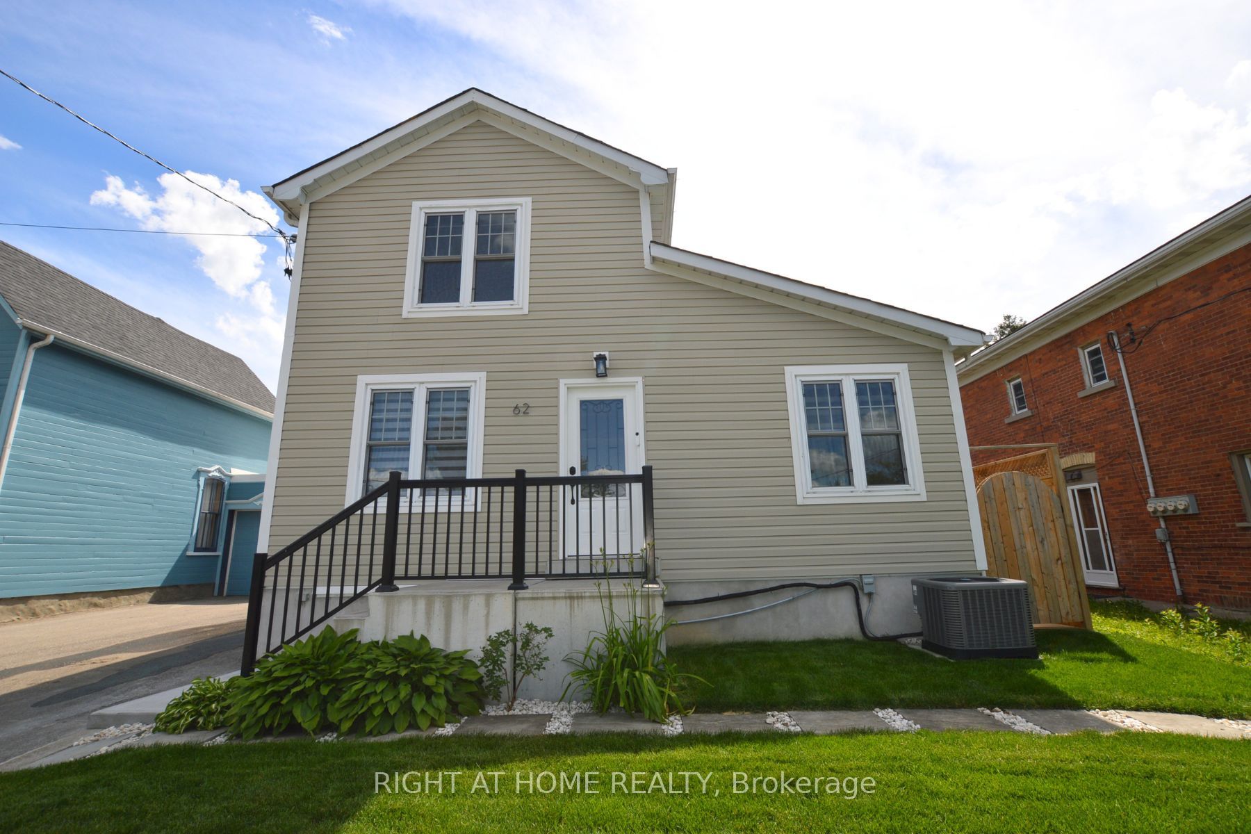 62 Charles Street, Milton, ON L9T 2G7 photo 2