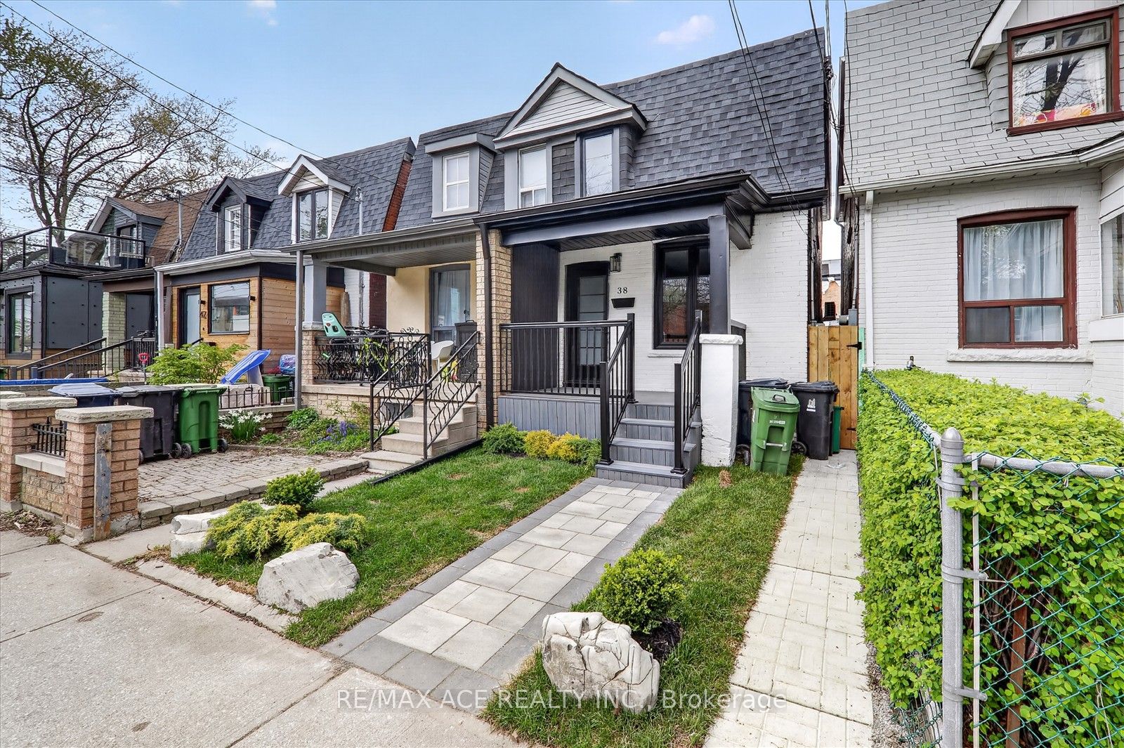 38 Pelham Avenue, Toronto, ON M6N 1A6 photo 2
