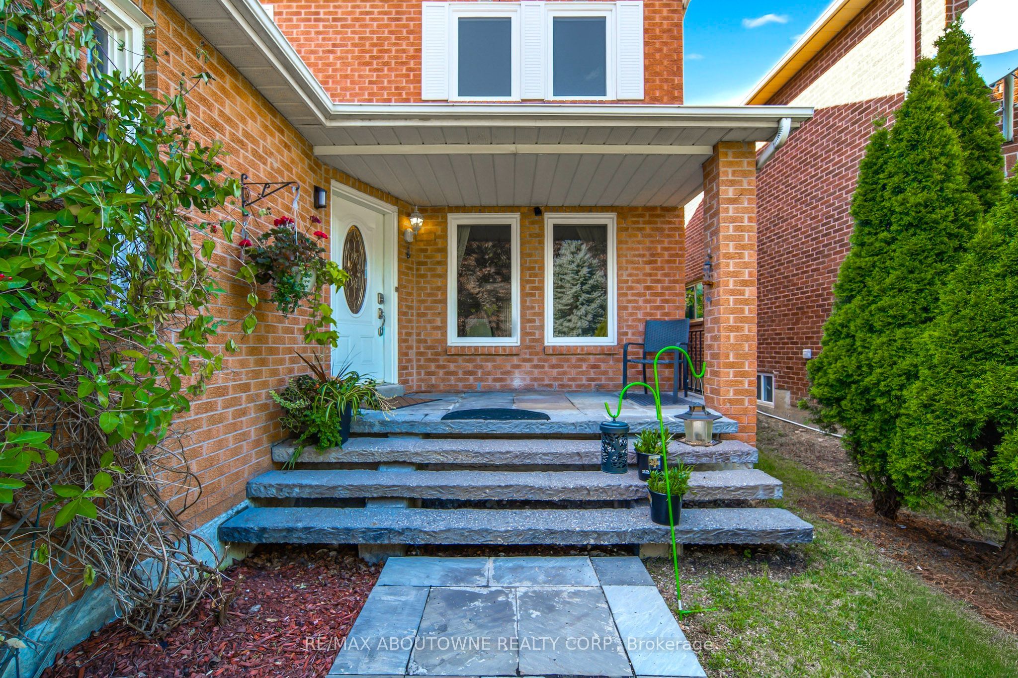 497 Luzon Crescent, Mississauga, ON L5B 3W9 photo 2