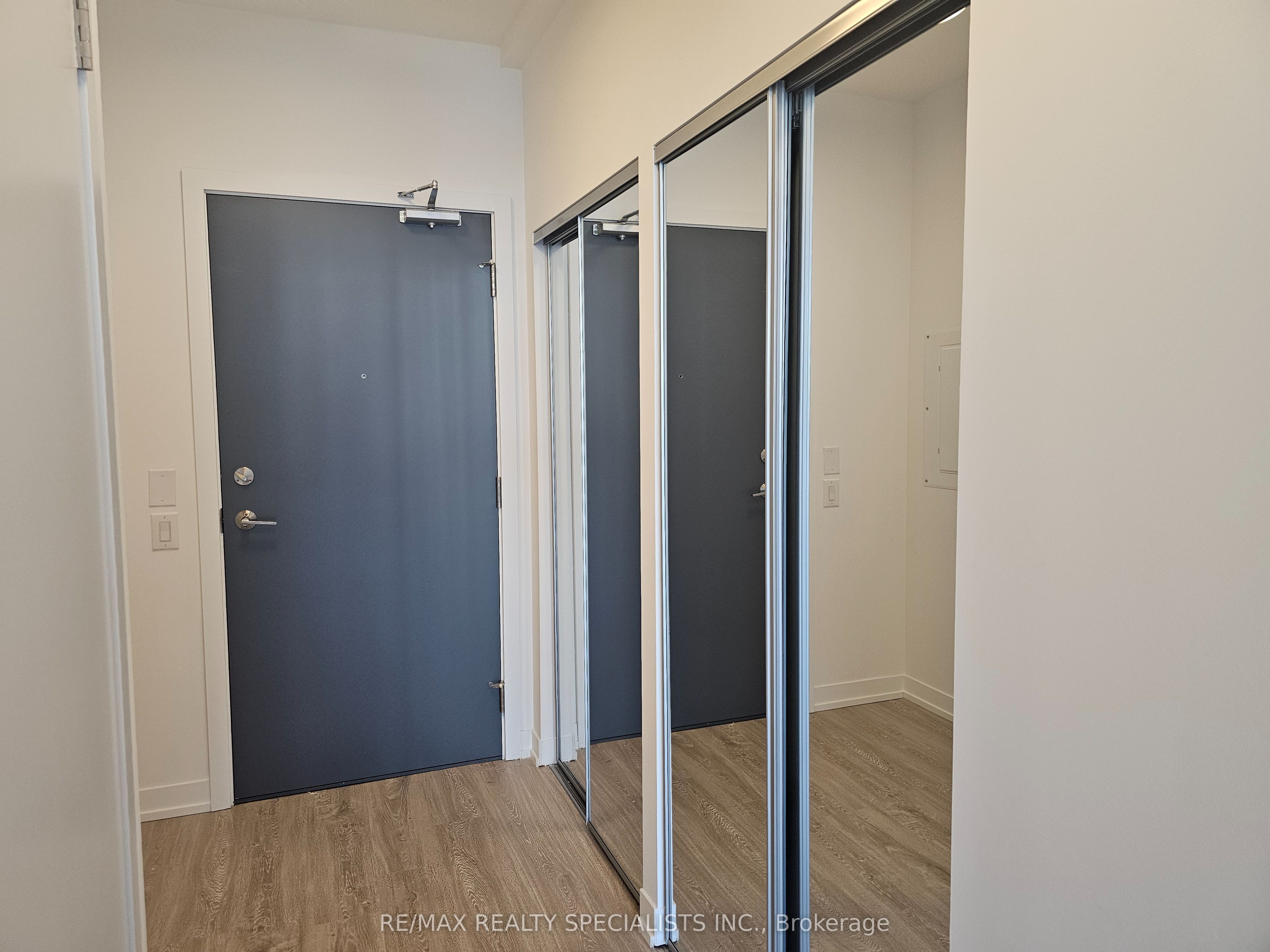 2485 Eglinton Avenue W 712, Mississauga, ON L5M 2T1 photo 3