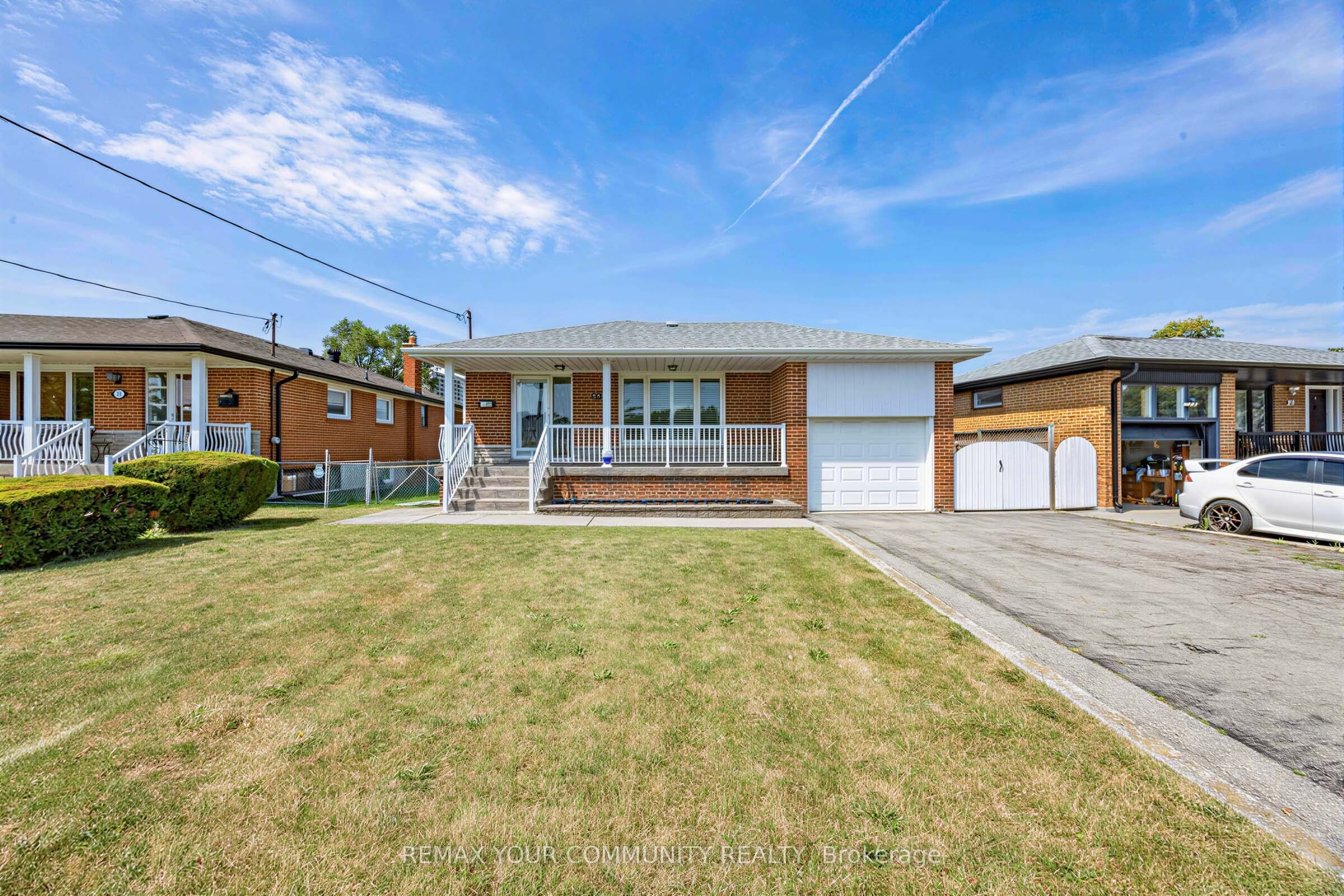 20 Linthurst Avenue, Toronto, ON M3M 1P2 photo 2
