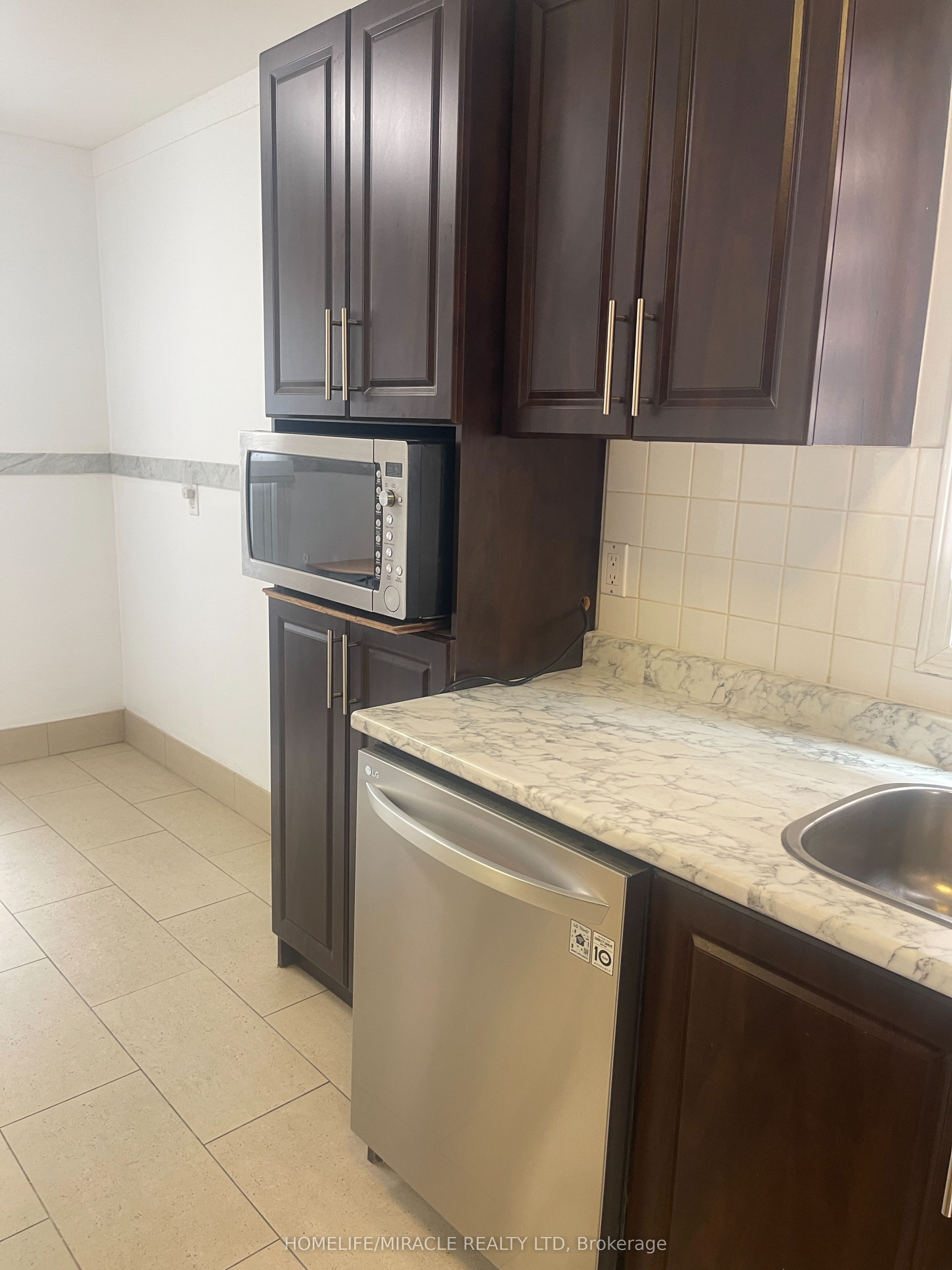 17 WAYNE NICOL Drive, Brampton, ON L6X 3Z2 photo 4