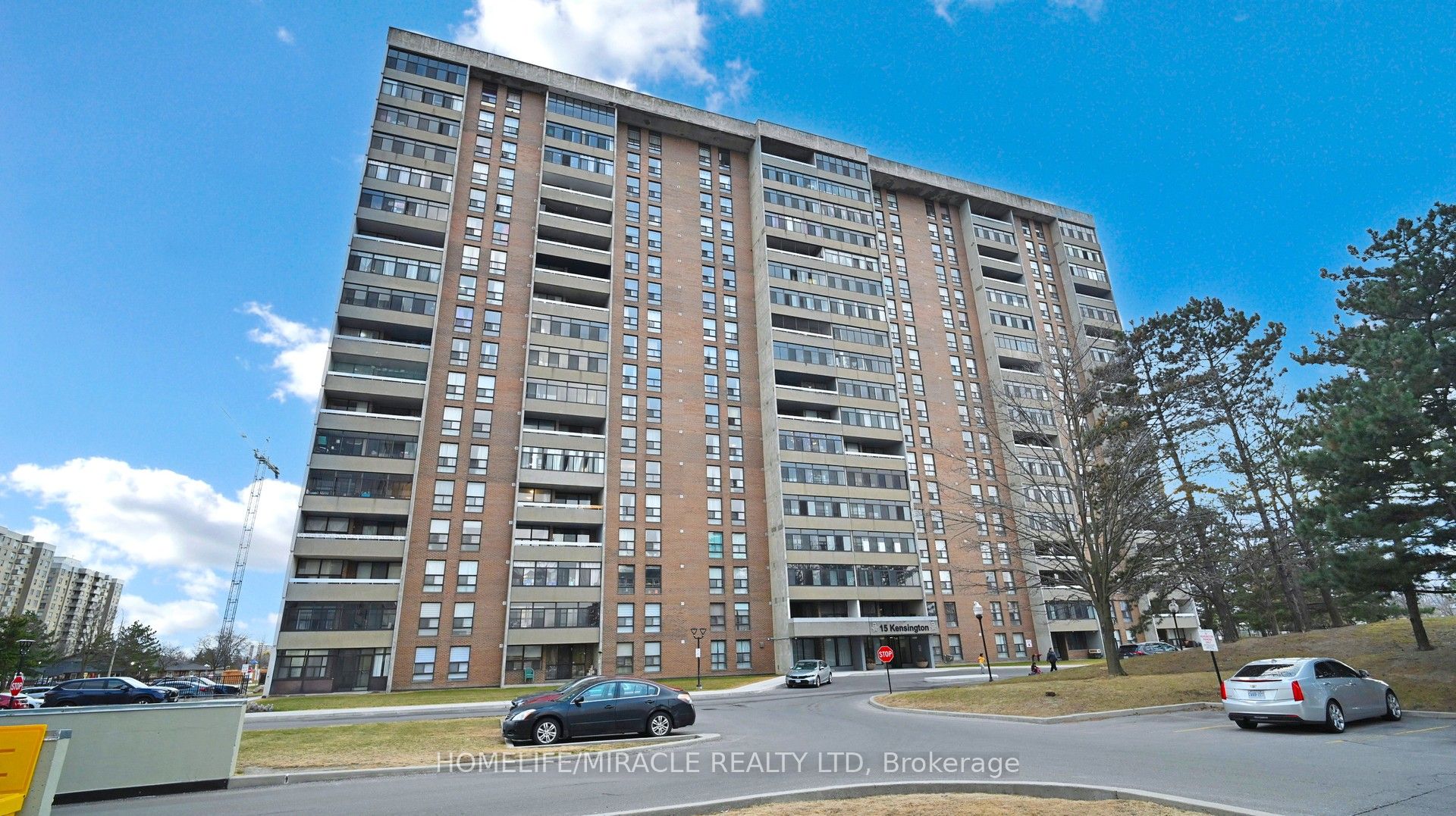 15 Kensington Road 1112, Brampton, ON L6T 3W2