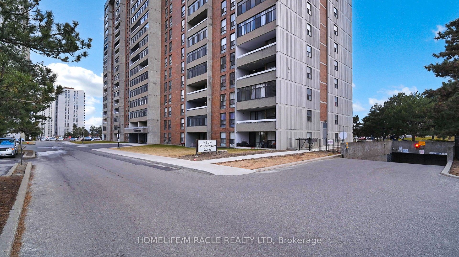 15 Kensington Road 1112, Brampton, ON L6T 3W2 photo 3