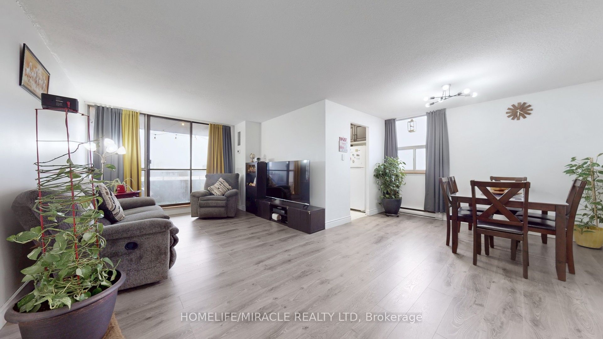 15 Kensington Road 1112, Brampton, ON L6T 3W2 photo 5