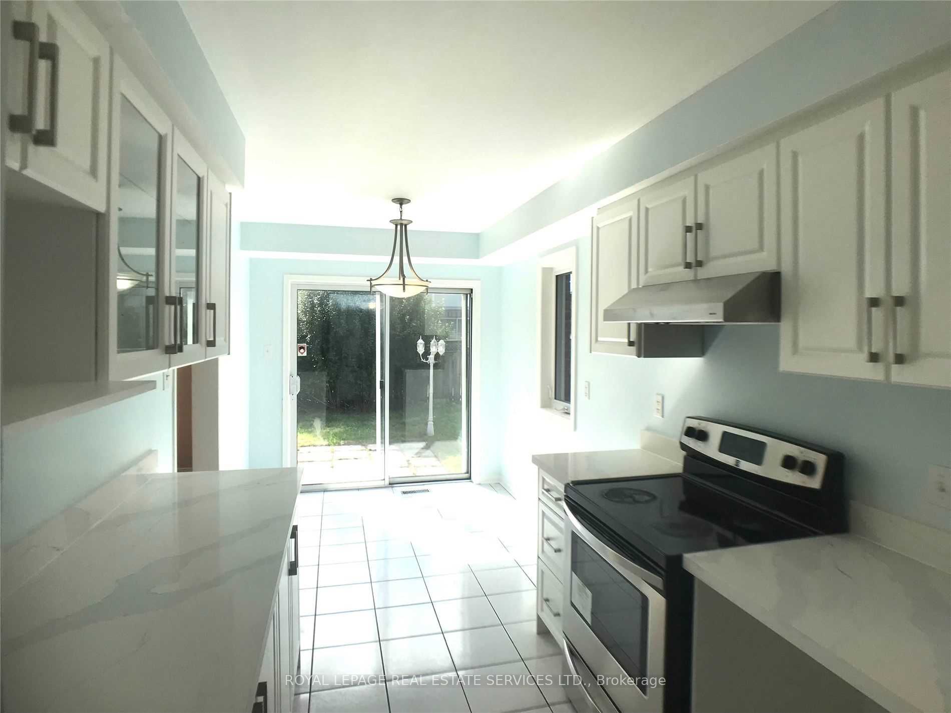 5252 Bushelgrove Circle, Mississauga, ON L5M 6C5 photo 4