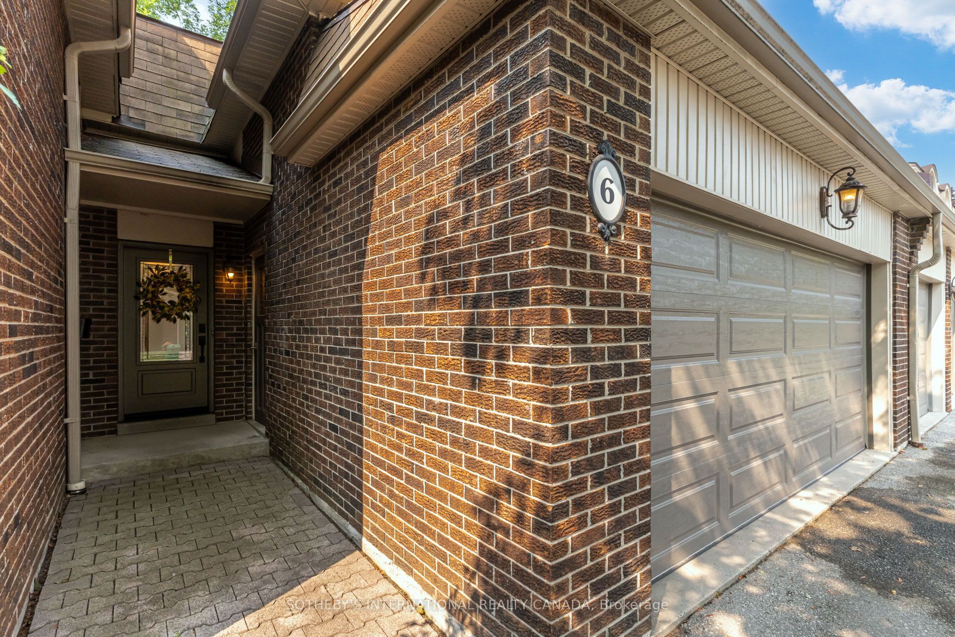 150 South Service Road 6, Mississauga, ON L5G 2R9 photo 2