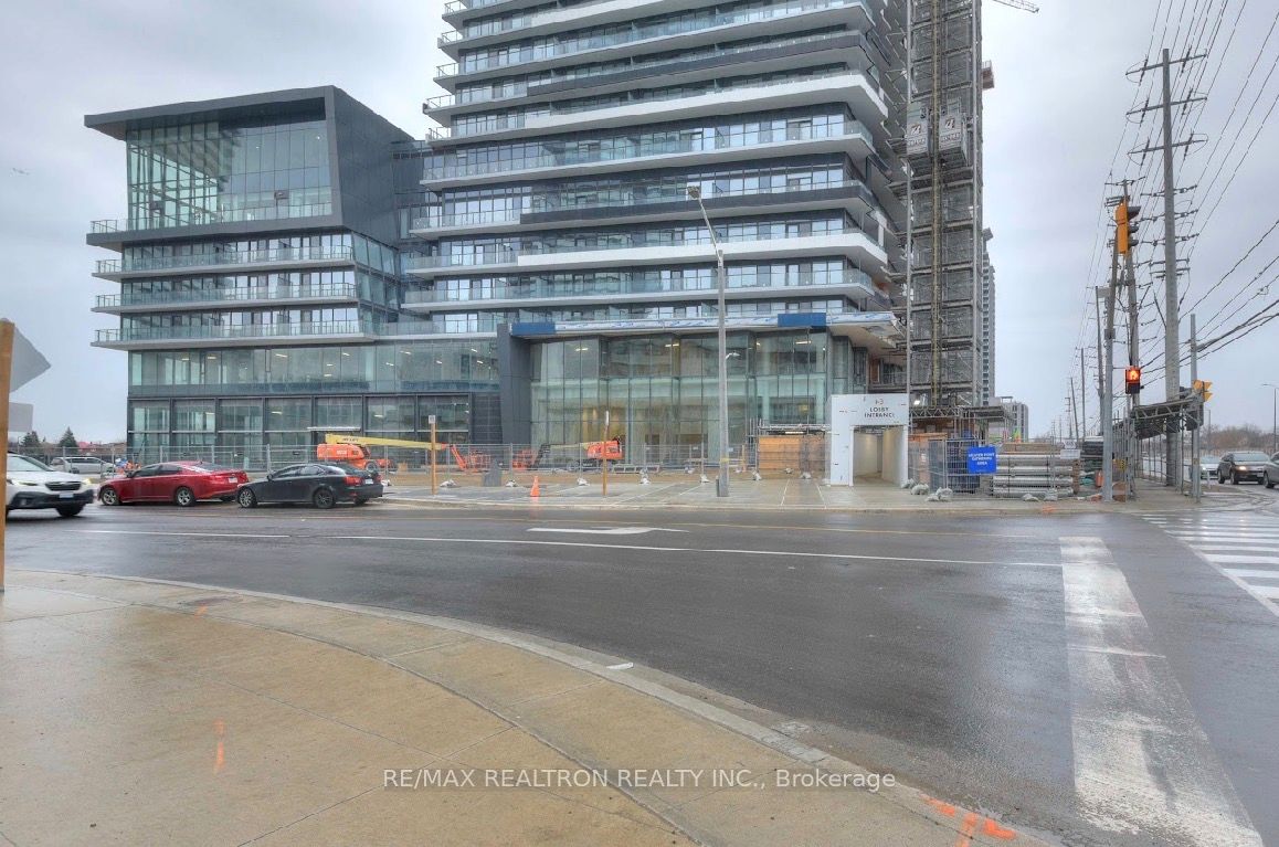 448 Burnhamthorpe Road W 811, Mississauga, ON L5B 0M3 photo 2