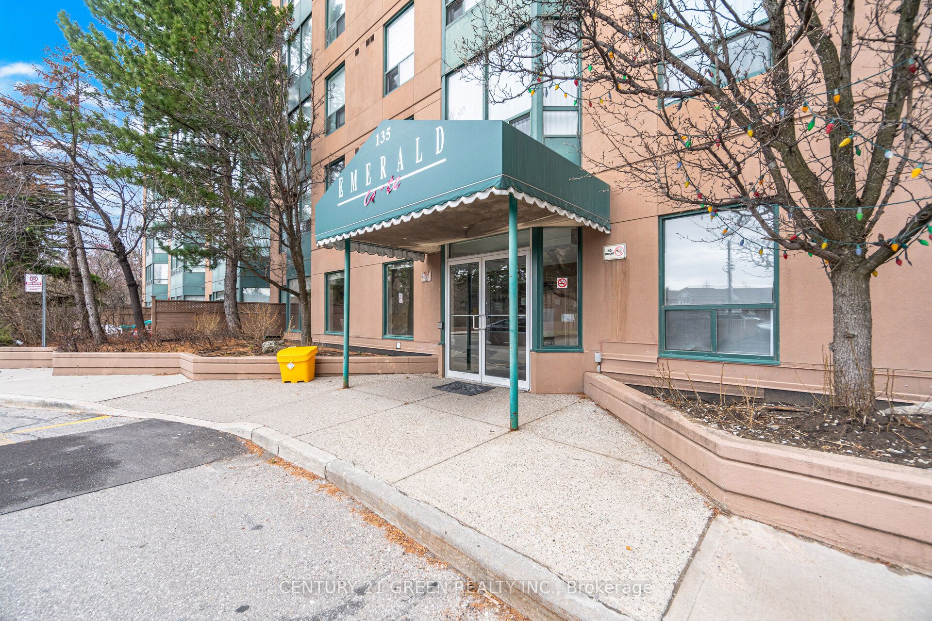 135 Hillcrest Avenue 203, Mississauga, ON L5B 4B1 photo 3