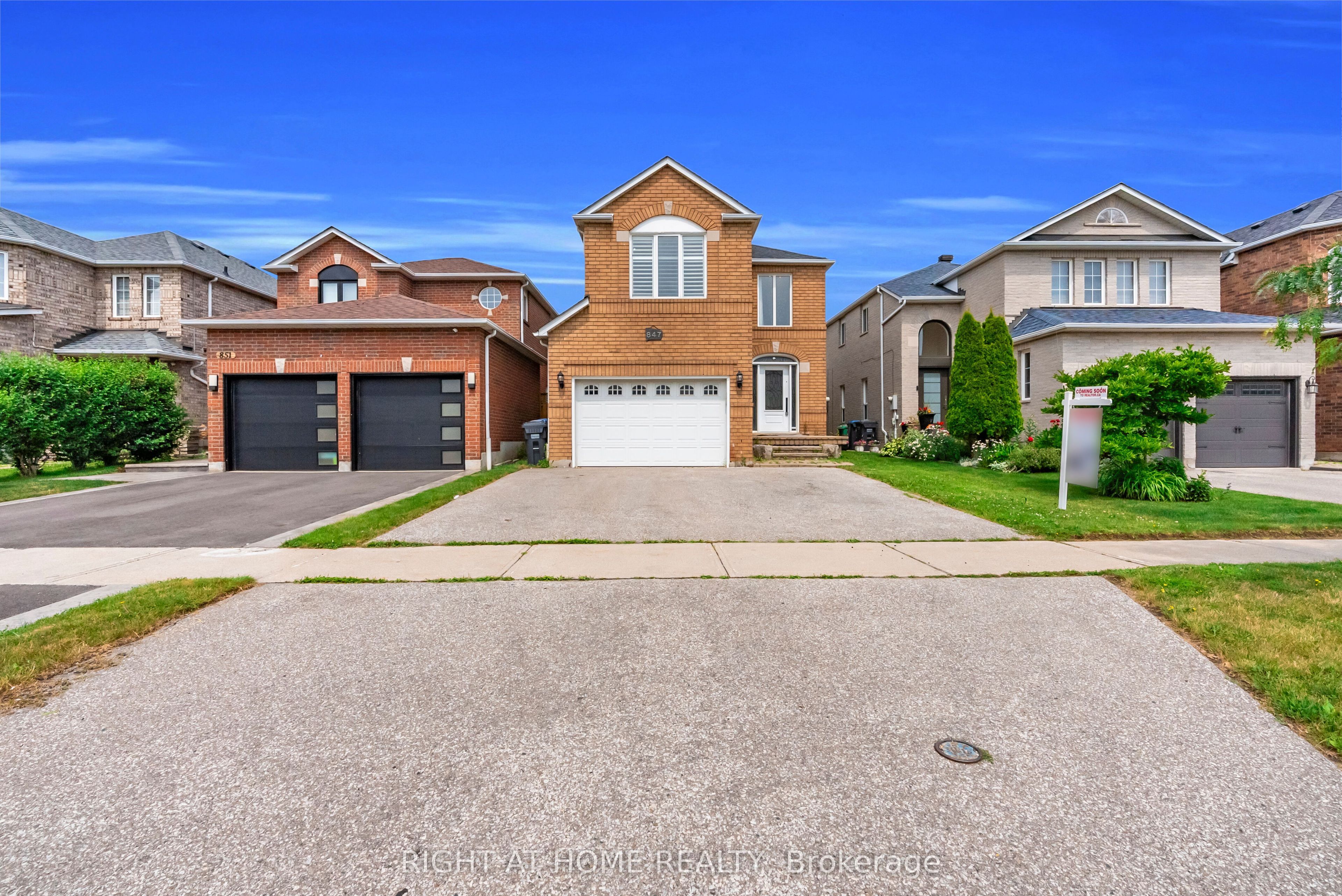 847 Stonebridge Avenue, Mississauga, ON L5V 2L1 photo 3