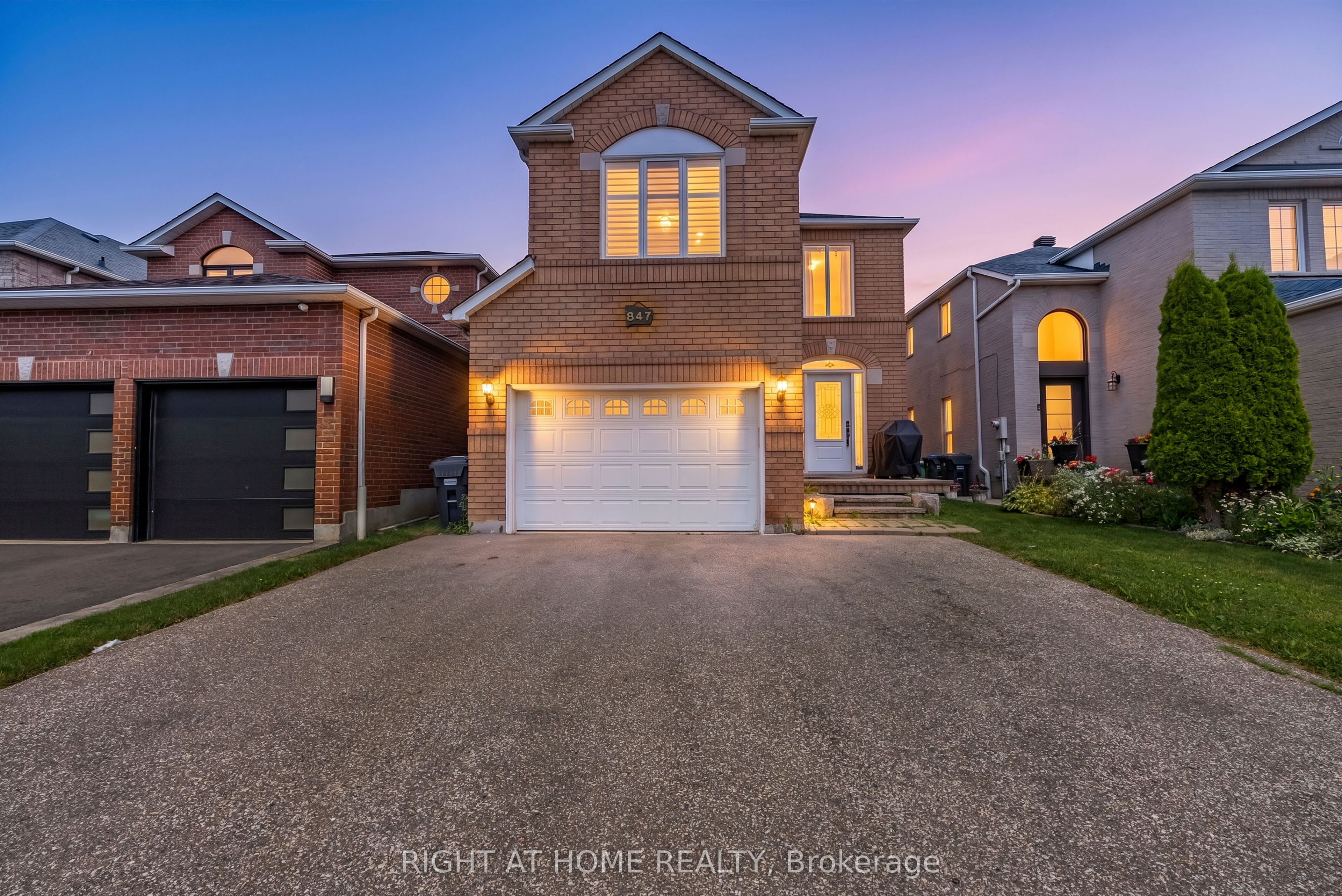 847 Stonebridge Avenue, Mississauga, ON L5V 2L1 photo 4
