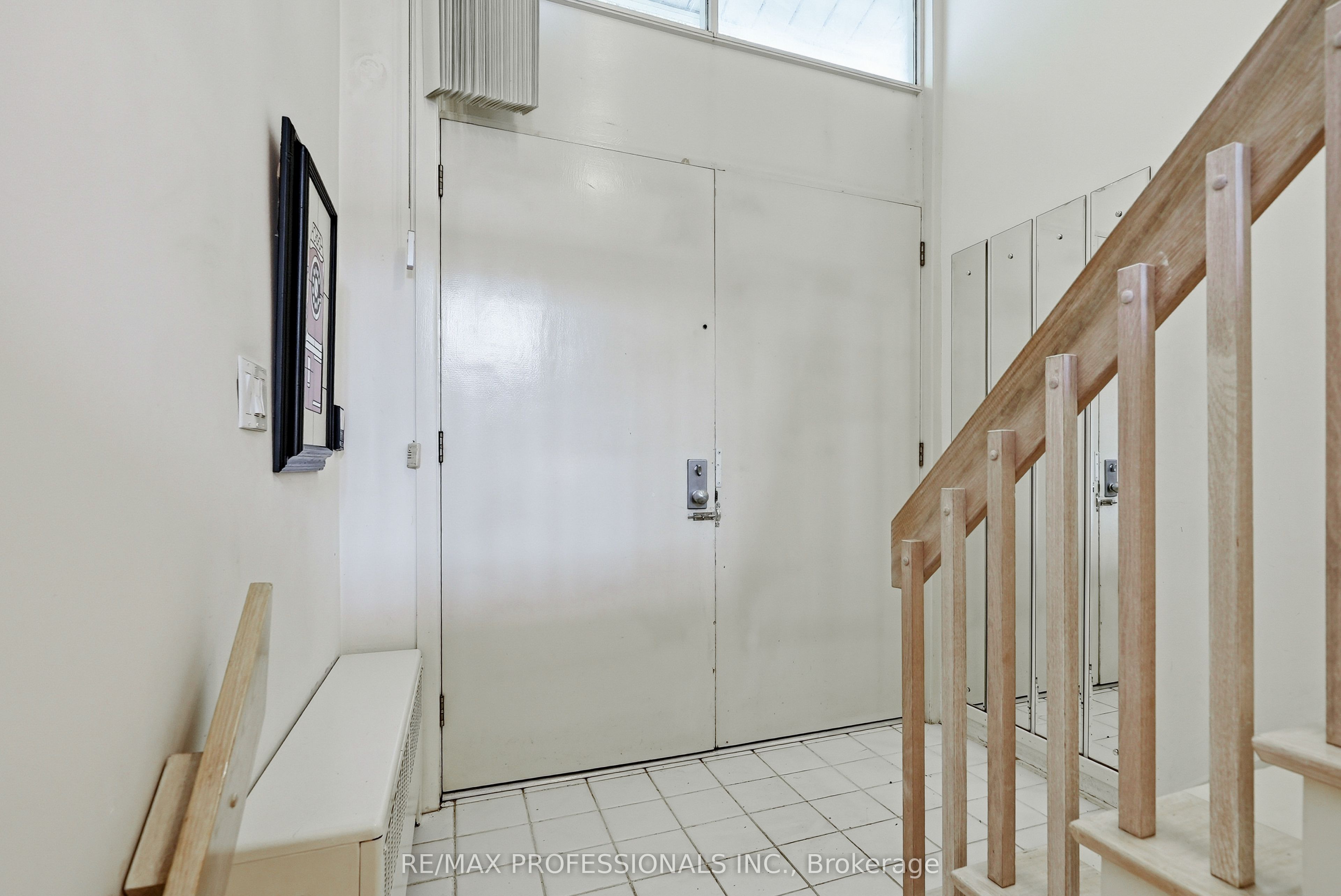 189 Edenbridge Drive, Toronto, ON M9A 3G7 photo 3