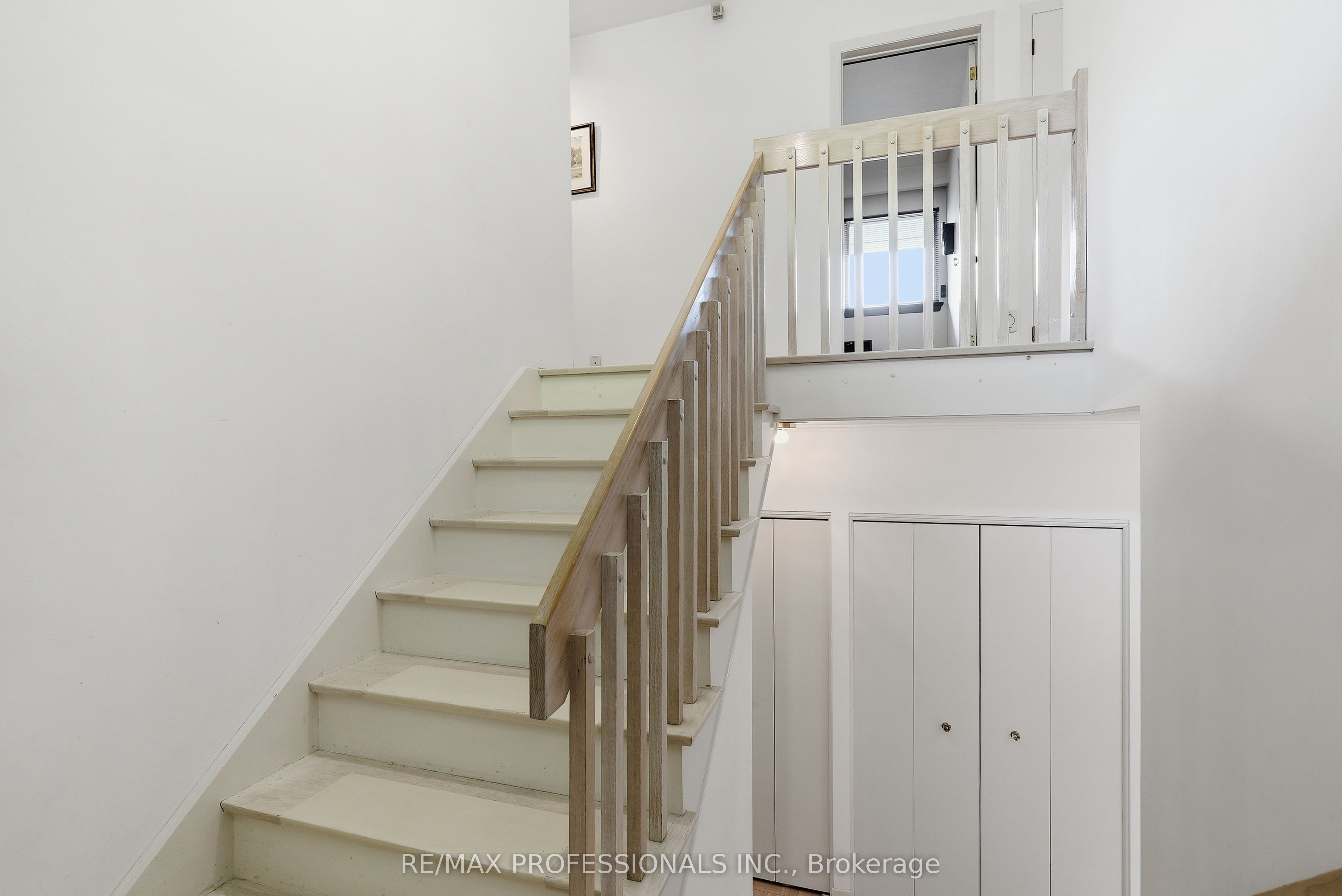 189 Edenbridge Drive, Toronto, ON M9A 3G7 photo 4