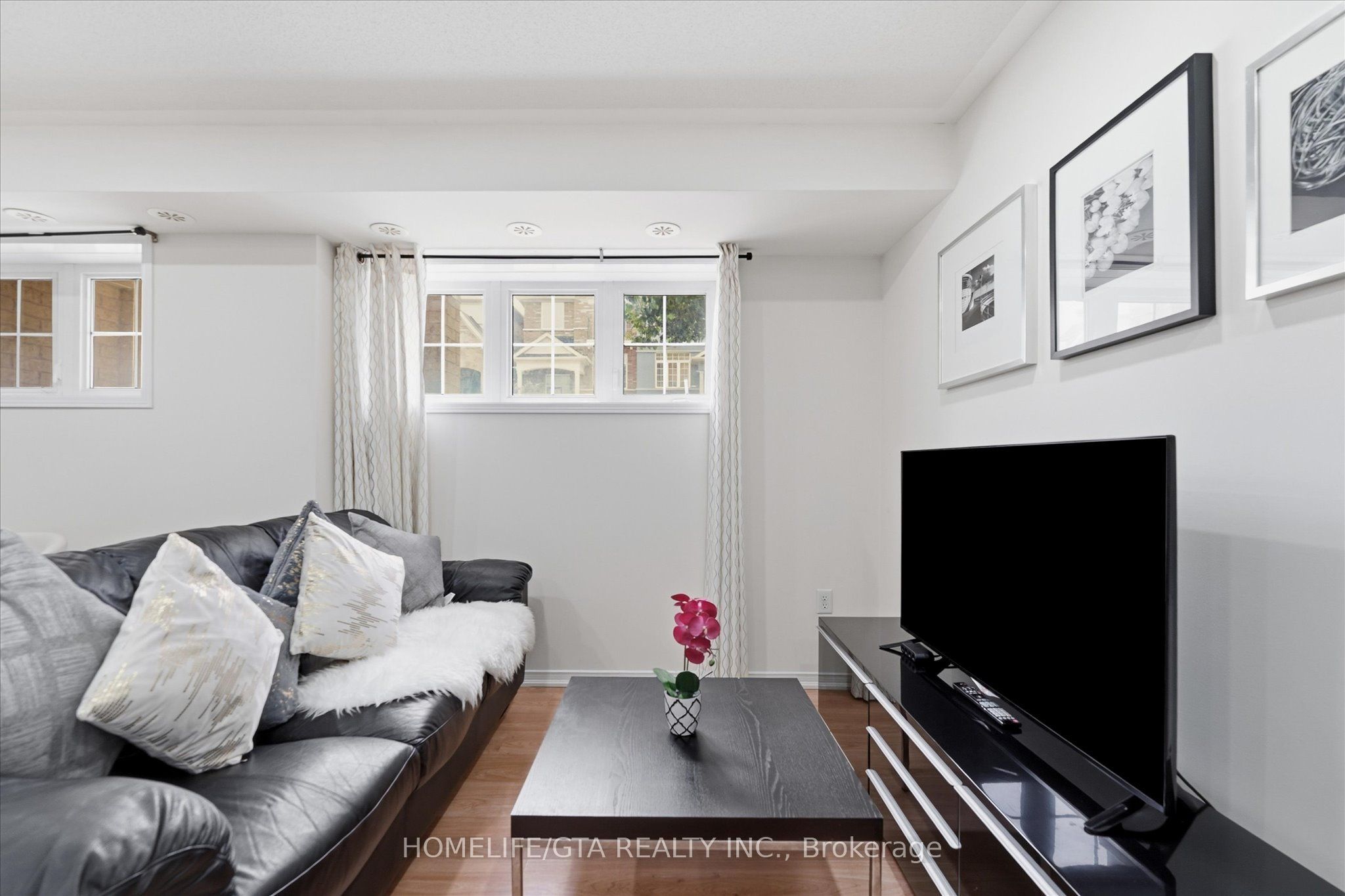 157 Isaac Devins Boulevard 3, Toronto, ON M9M 0C5 photo 4