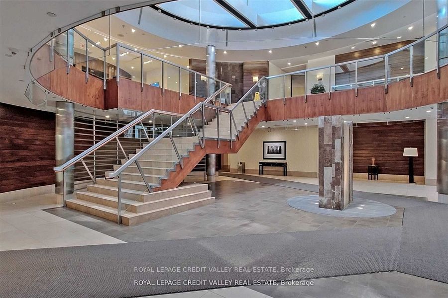 3880 Duke Of York Boulevard 1204, Mississauga, ON L5B 4M7 photo 2